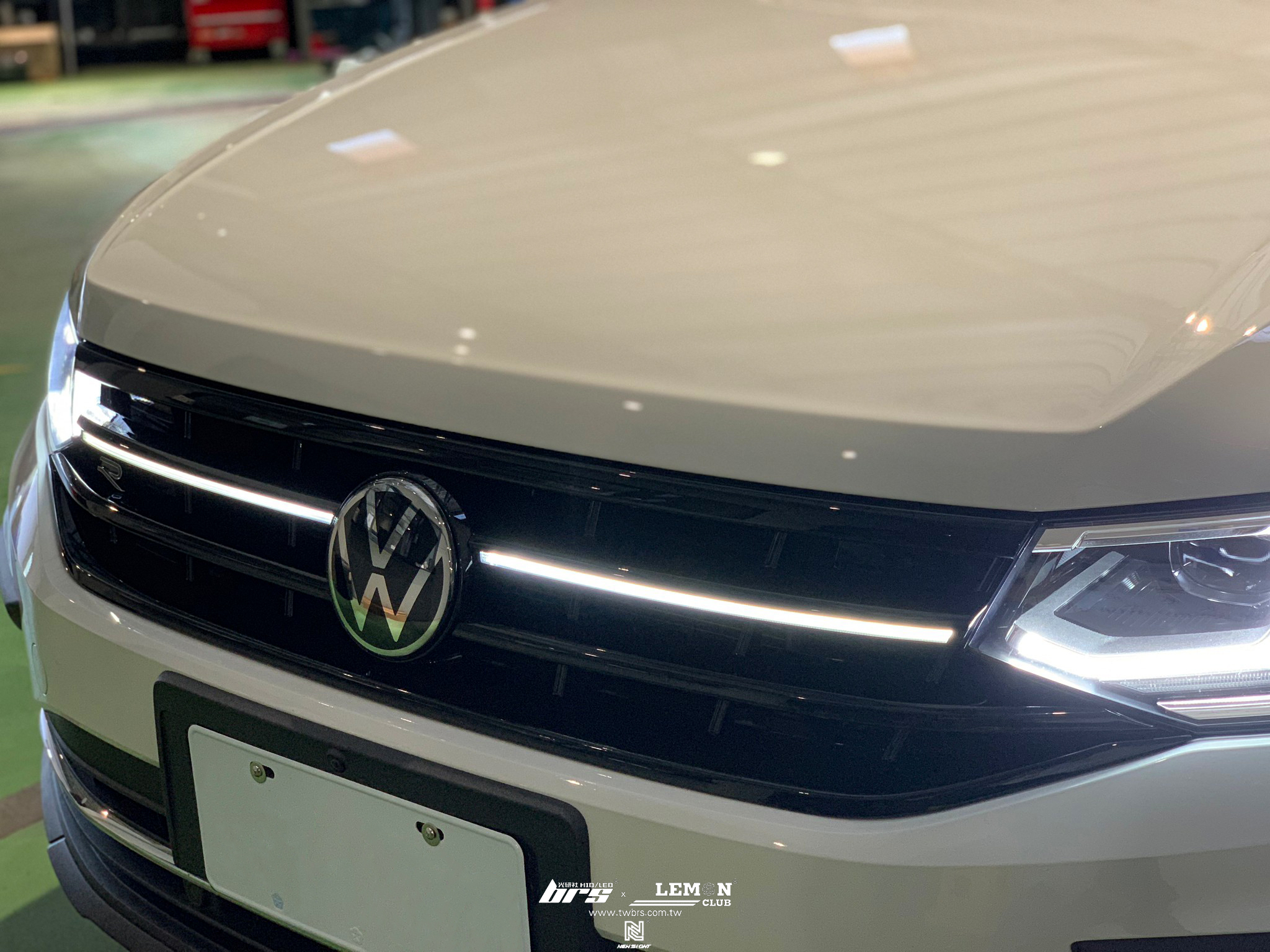 Volkswagen New Tiguan 安裝 水箱罩日行燈