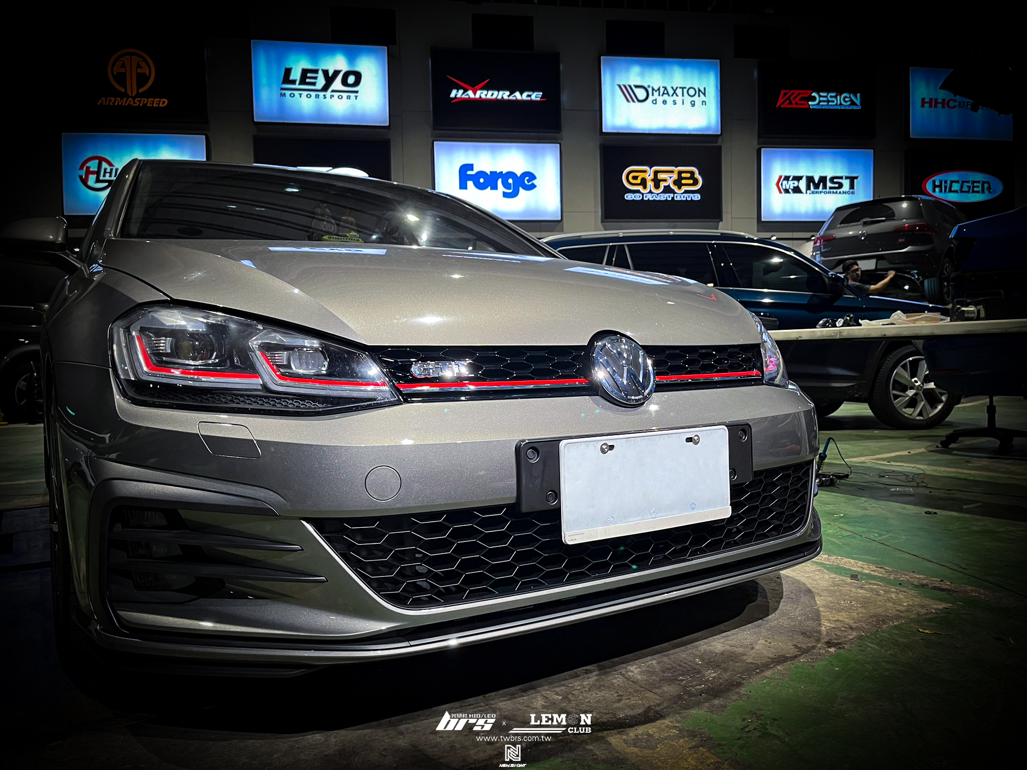 Volkswagen Golf 7 安裝 7改7.5GTI前保桿