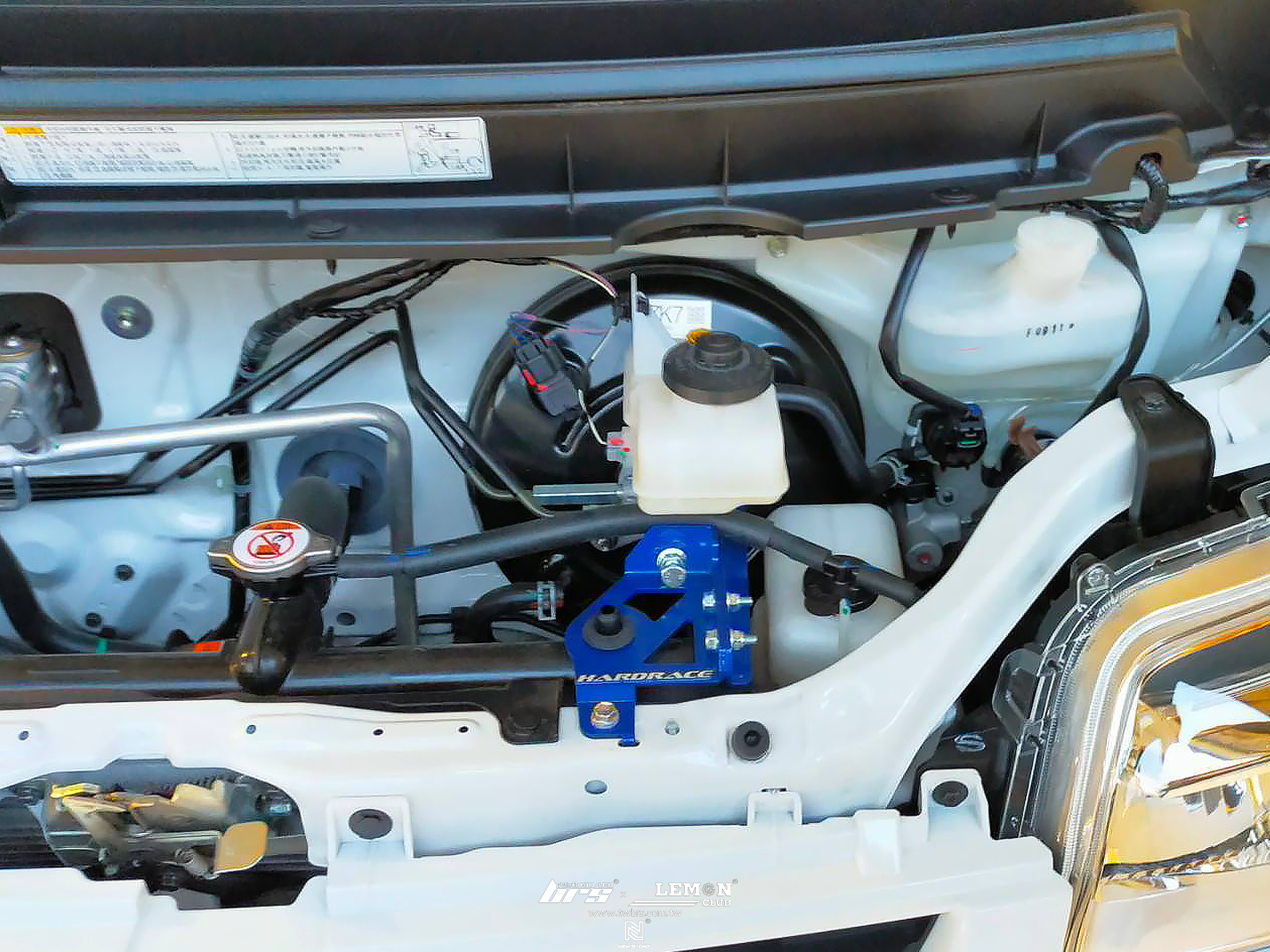 Toyota Town Ace 安裝 HARDRACE 煞車總泵頂桿+D1 Spec油門加速器