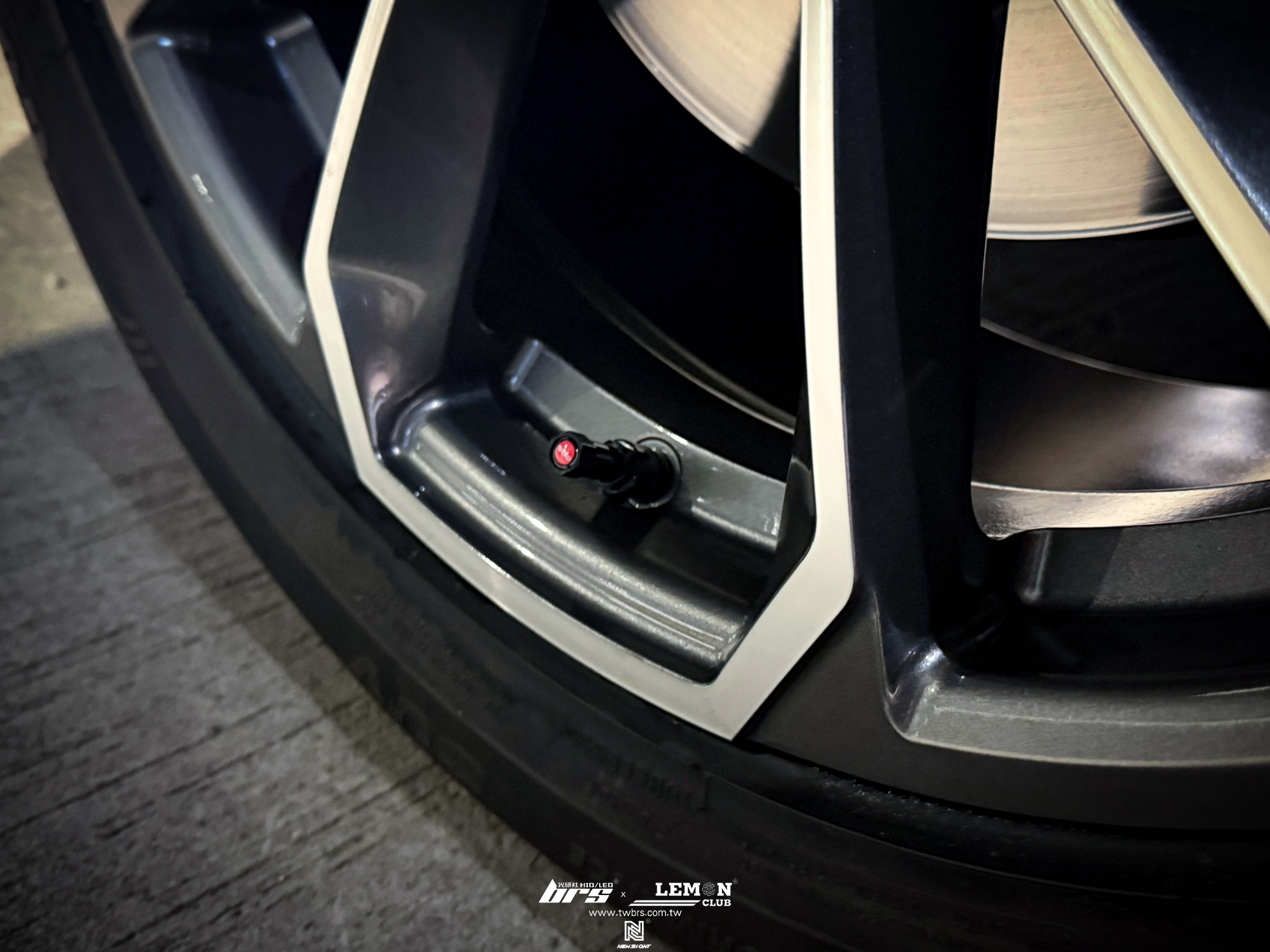 Skoda Kodiaq 安裝 原廠直接式胎壓系統搭配ORO金屬黑氣嘴