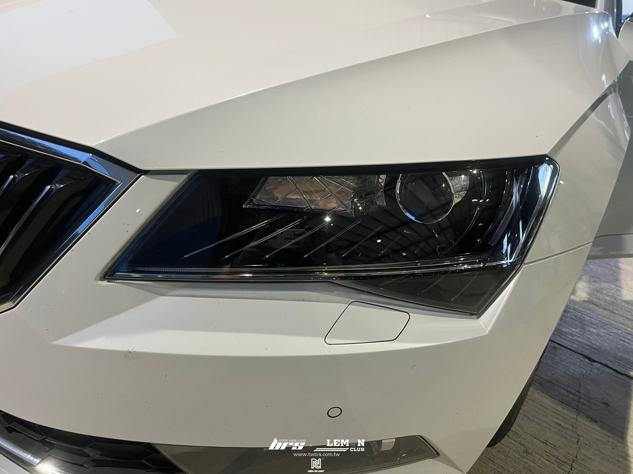 Skoda Superb 安裝 DLA魚眼大燈總成+車道保持