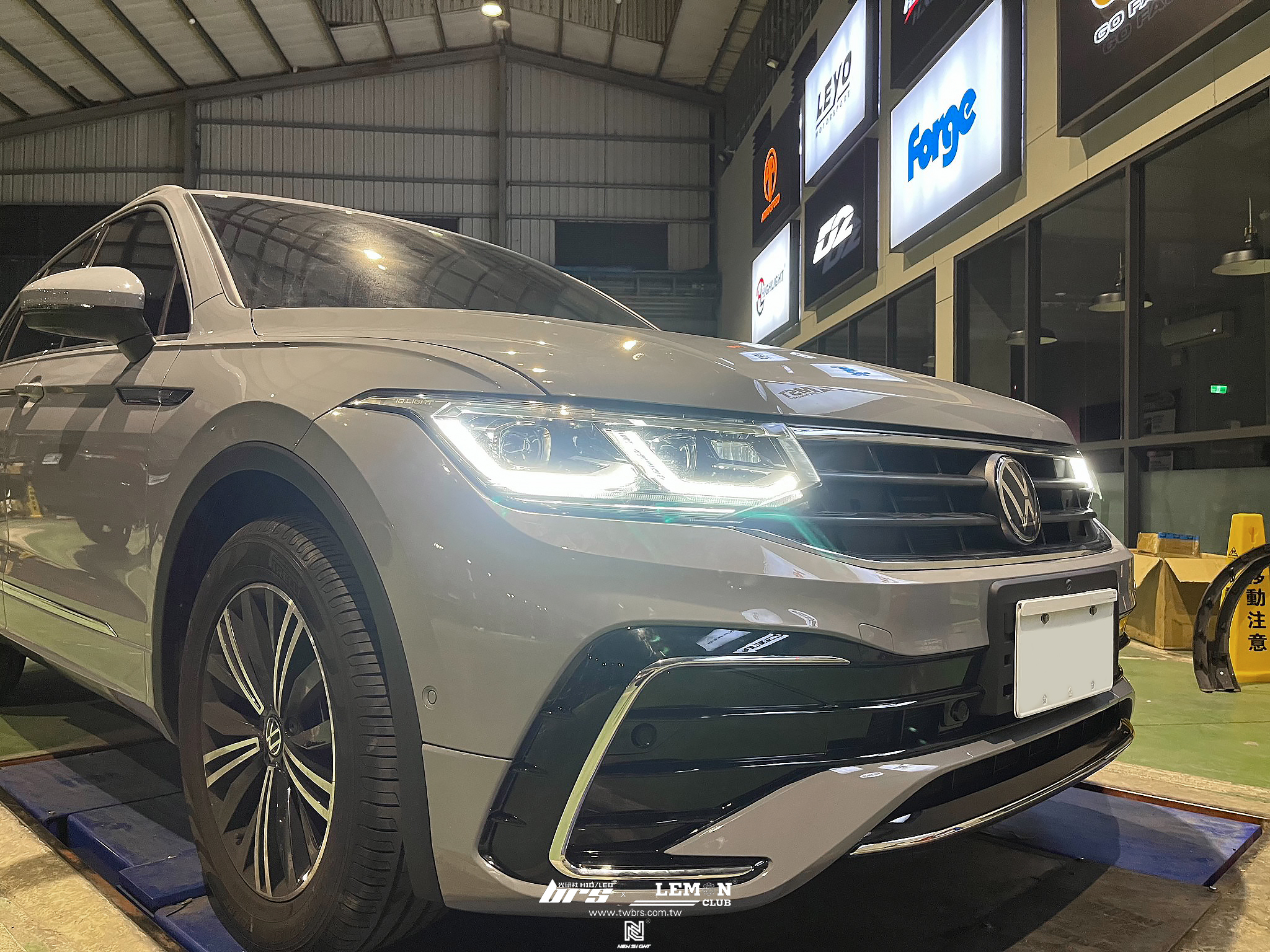Volkswagen New Tiguan 安裝 21年式R-Line前保桿+環境校正