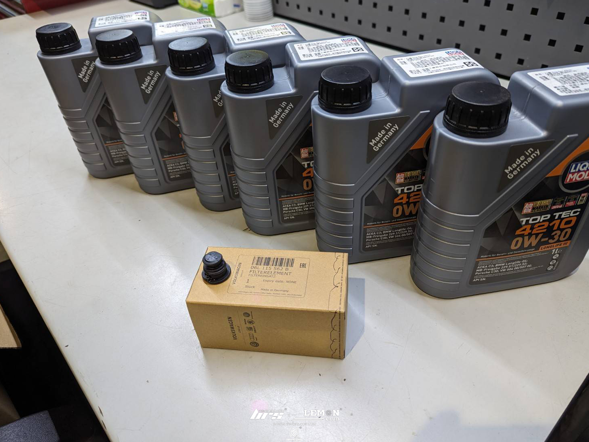 Skoda Superb 保養(德國LIQUI MOLY 0W30頂級機油+原廠機油芯+原廠洩油螺絲+原廠進氣濾芯+原廠火星塞+奈米銀抗菌活性碳冷氣濾芯)+冷氣系統循環清洗+冷凍油更換+節氣門清洗