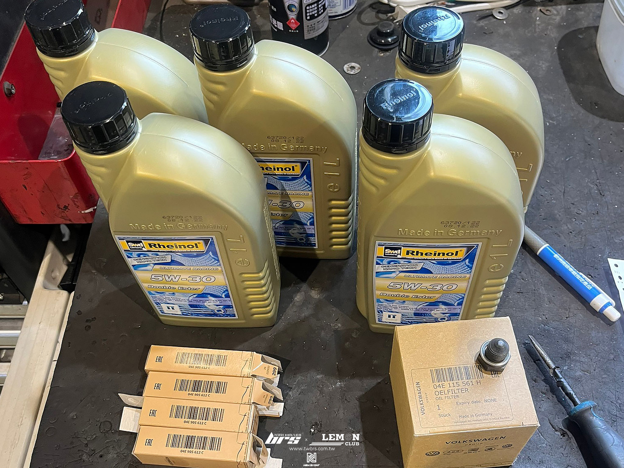 Skoda Octavia 保養(萊茵機油5W30+原廠機油芯+原廠洩油螺絲+墊片+原廠火星塞)