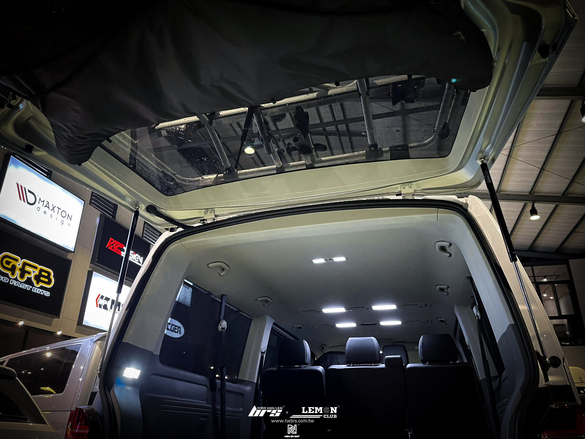 Volkswagen T6.1 安裝 後車廂加強撐桿