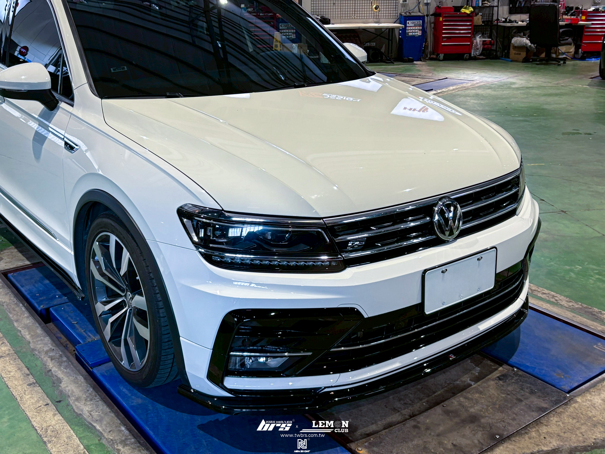 Volkswagen New Tiguan R-Line 安裝 MAXTON前下巴