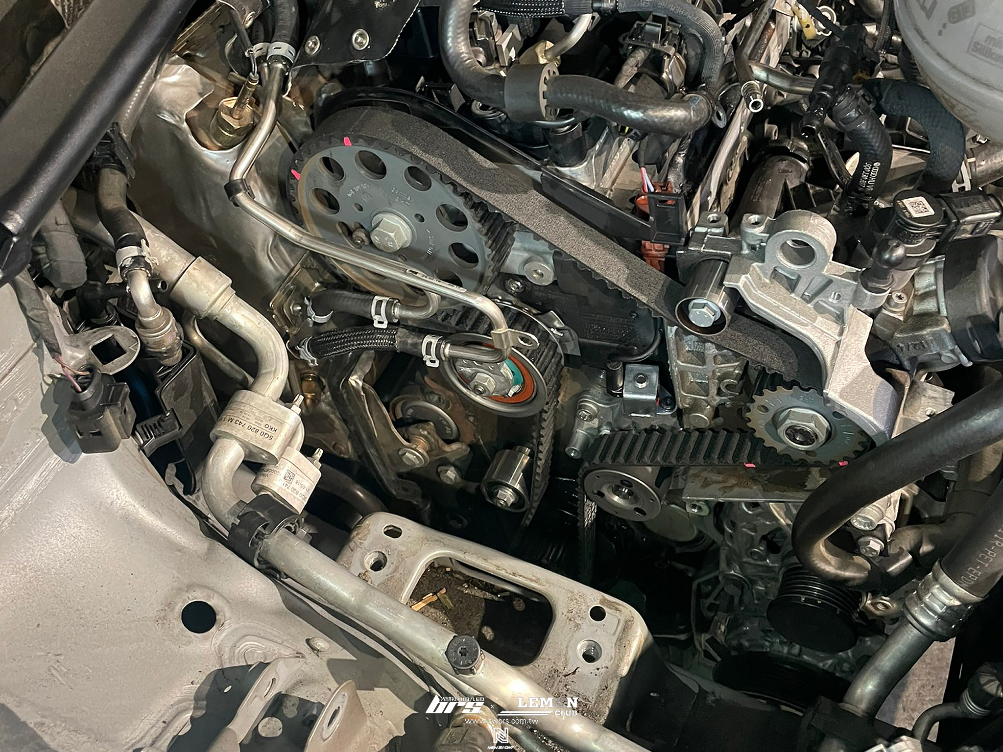 Skoda Octavia 保養(核桃沙清洗+冷氣清洗+原廠機油芯+正時皮帶+惰輪+水泵浦)