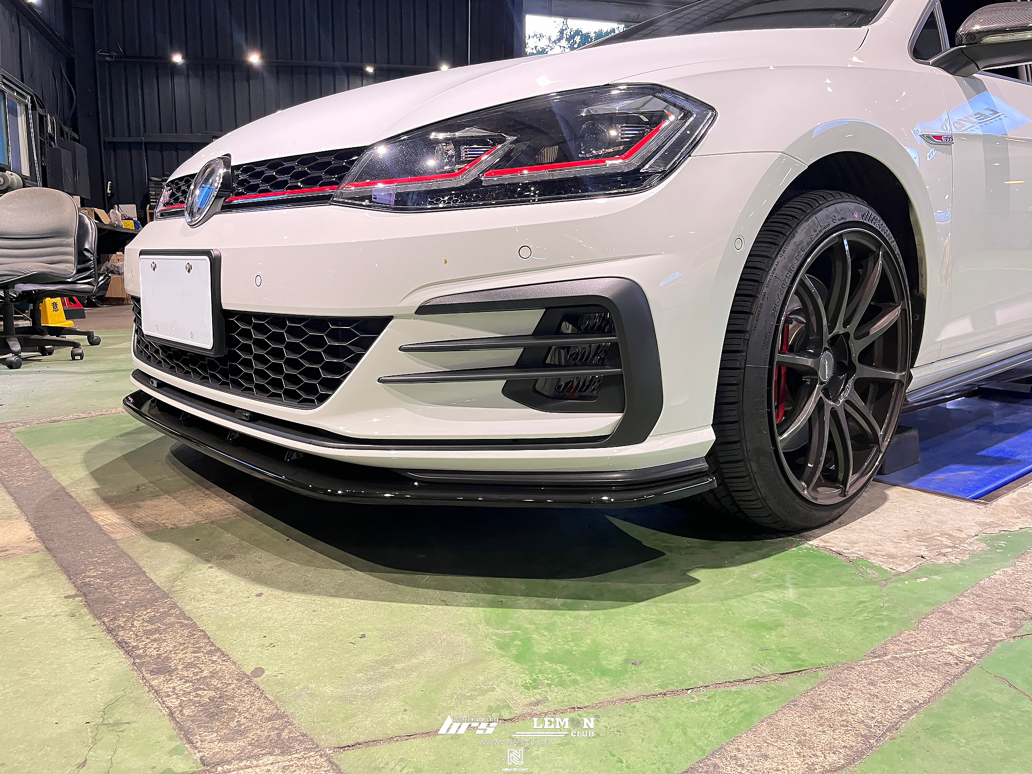 Volkswagen Golf 7.5 GTI 安裝 專用類MAX前下巴