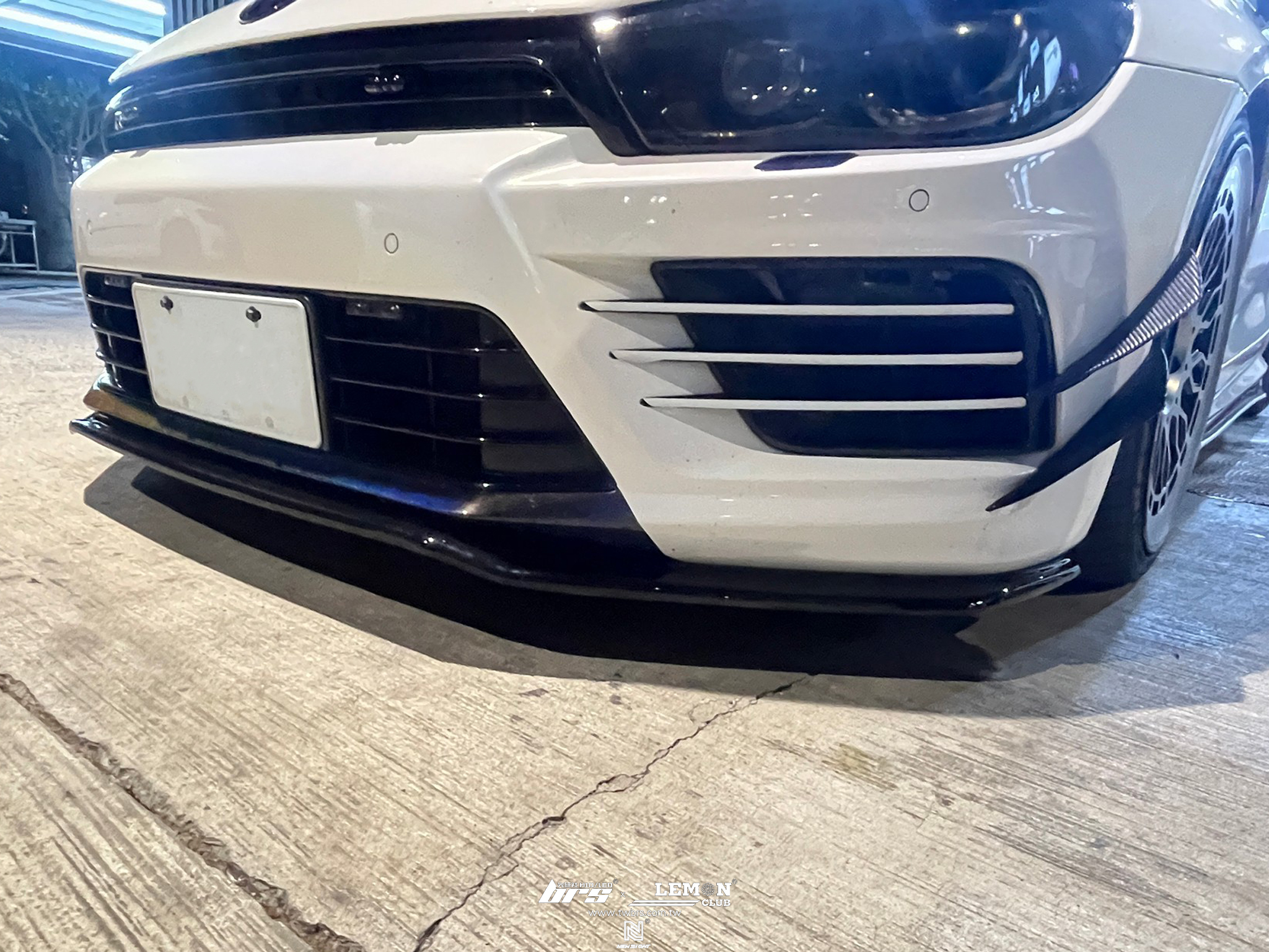 Volkswagen Scirocco R 安裝 類MAX前下巴