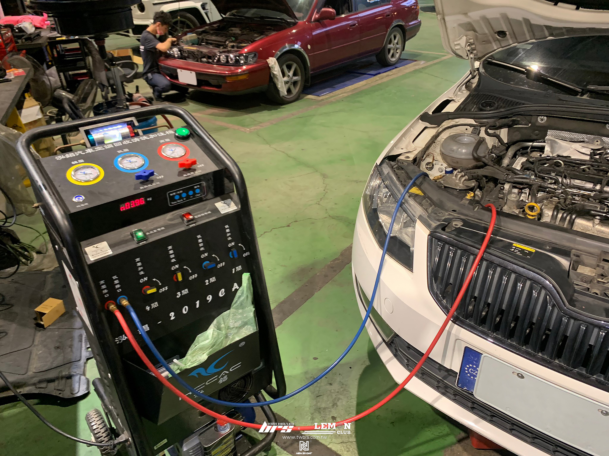 Skoda Octavia 6萬大保養(杏合醫療級MQB冷氣空調濾芯更換+原廠進氣濾芯更換+原廠變速箱油更換+原廠閥體油更換+柴油濾芯更換)+冷氣清洗+蒸發器清洗