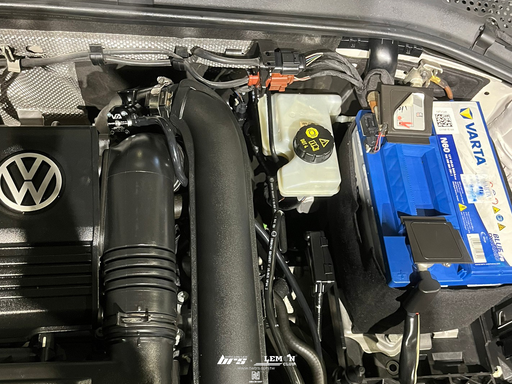 Volkswagen Golf 7.5 Variant 安裝 後視鏡流水方向燈+水轉印碳纖維後視鏡蓋+GFB外洩式洩壓閥