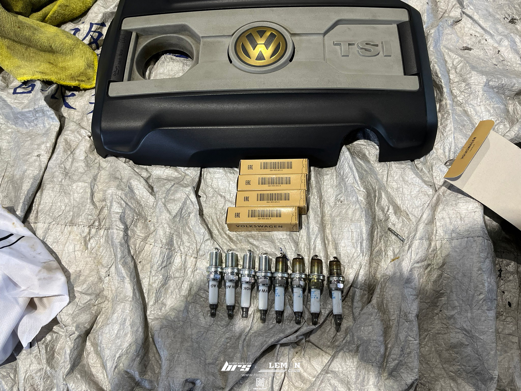 Volkswagen Passat B6 保養(原廠火星塞)+後廂翻蓋微動開關