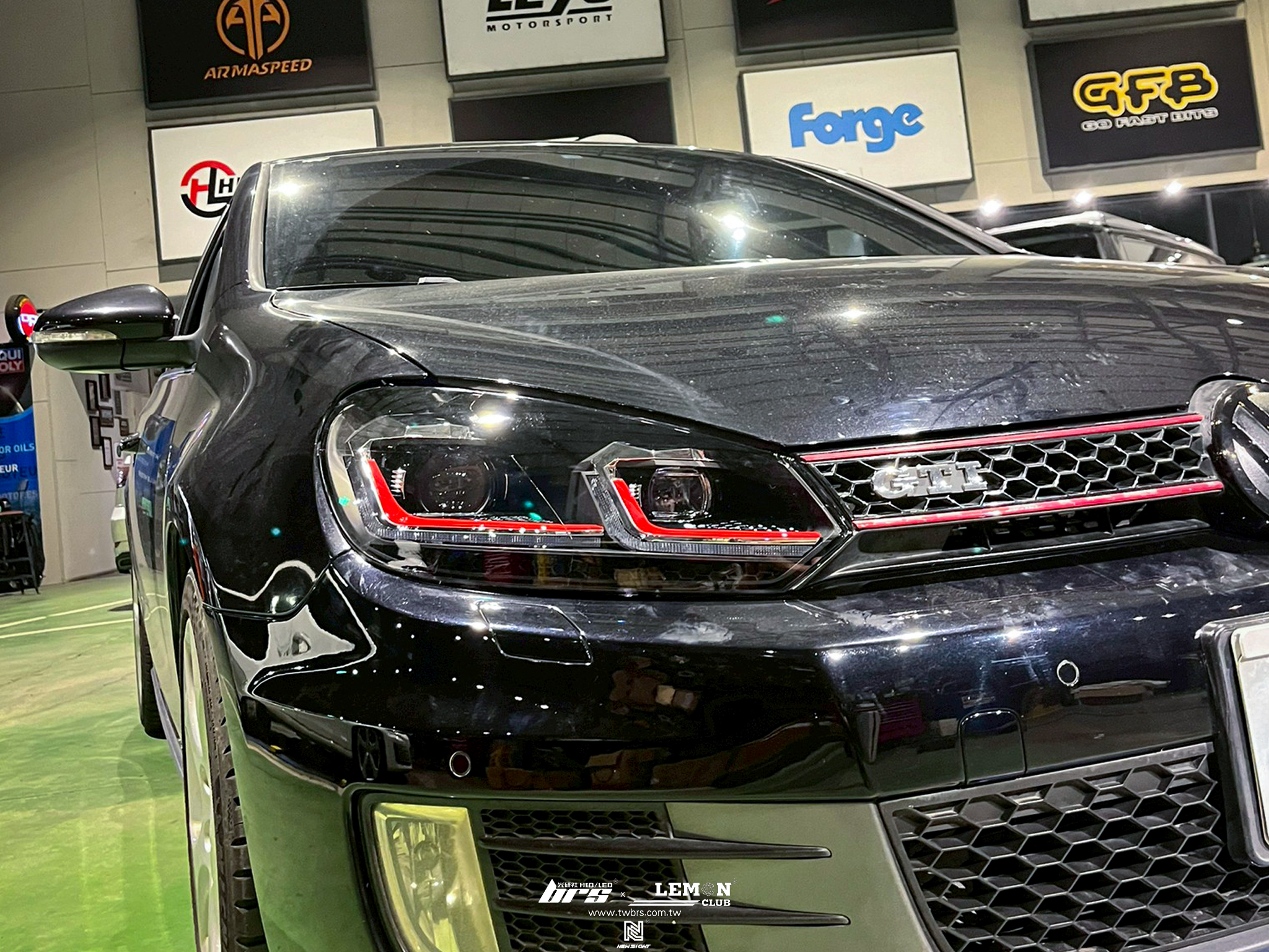 Volkswagen Golf 6 GTI 安裝 6改7.5式樣紅線魚眼大燈總成+YEAKY大燈35W 6500K HID H7增亮型