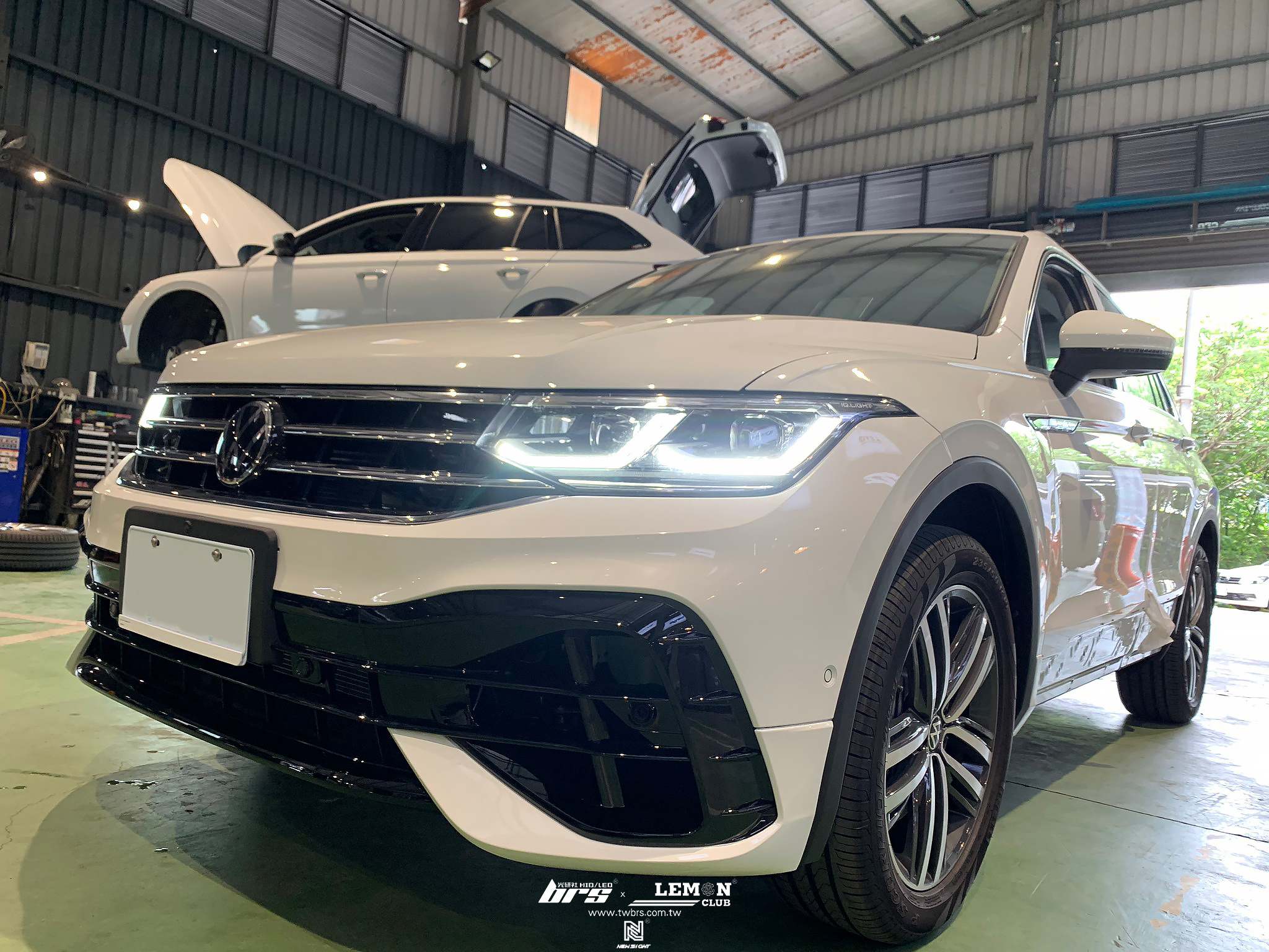 Volkswagen New Tiguan 安裝 R前保桿+R後保桿+R-Line尾翼+環景校正
