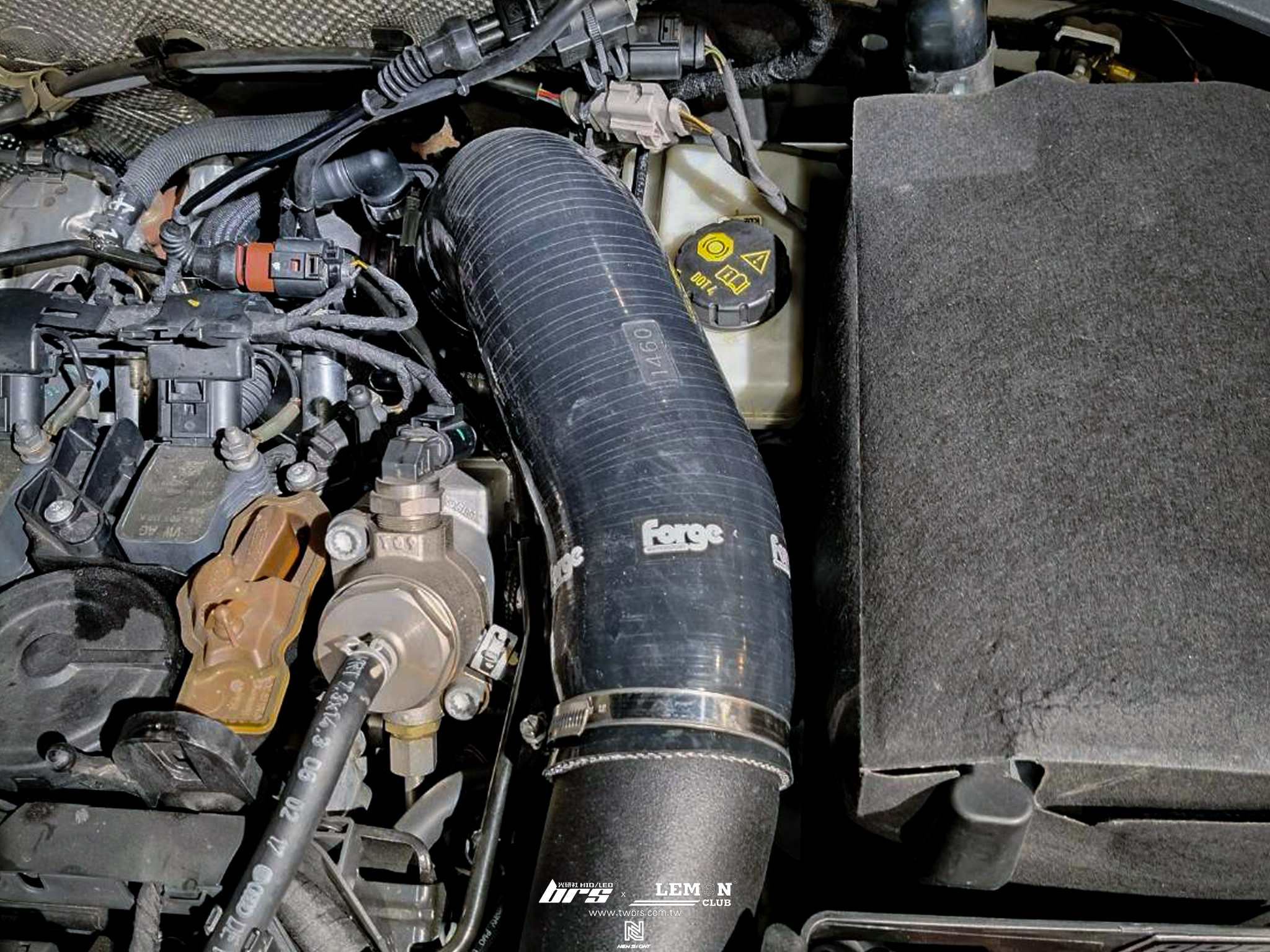Skoda Superb 安裝 Forge 進氣矽膠管+束環