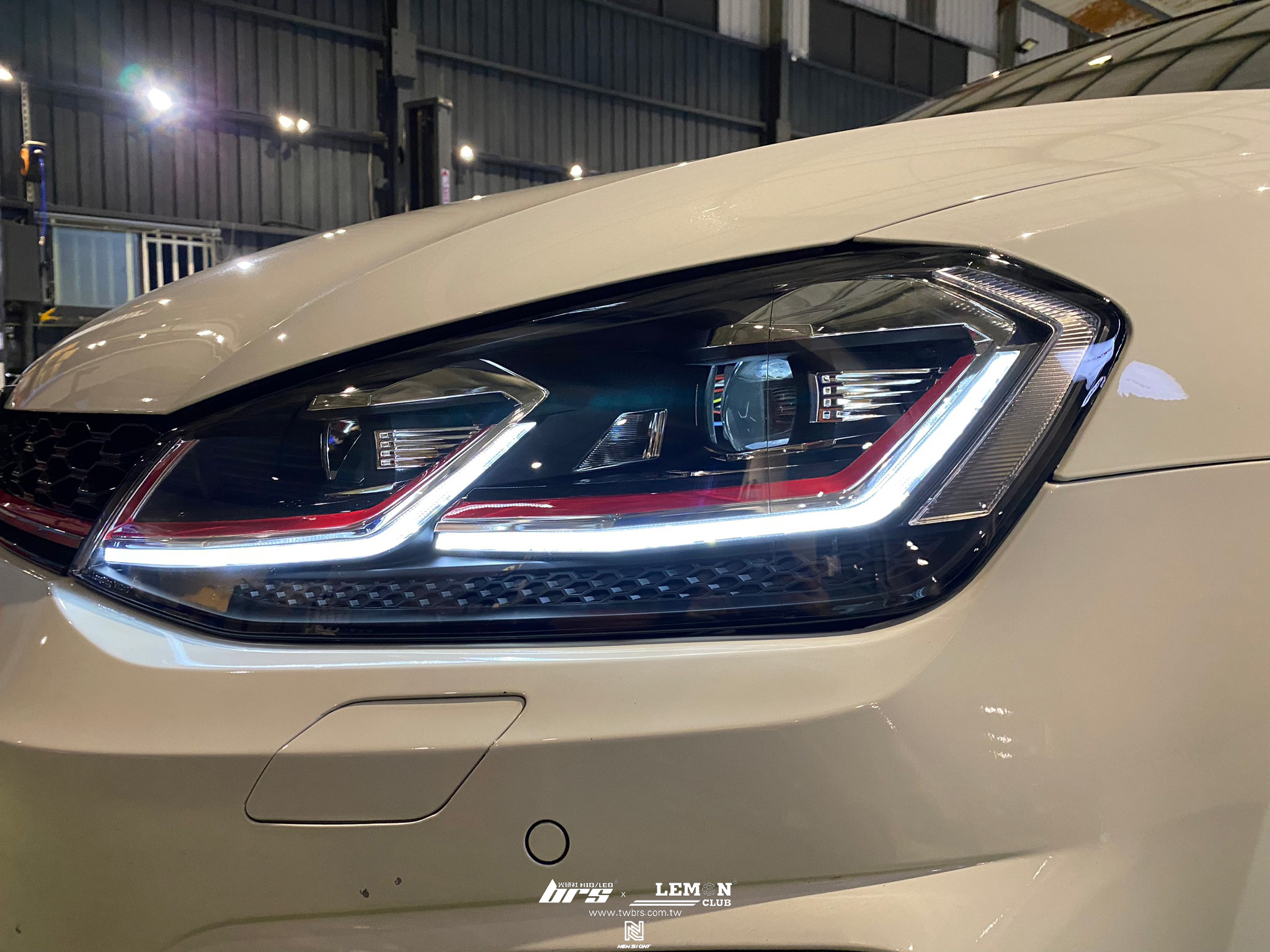 Volkswagen Golf 7 GTI 安裝 7改7.5紅線魚眼大燈總成+Highlight SS款(高階款) 6500K LED