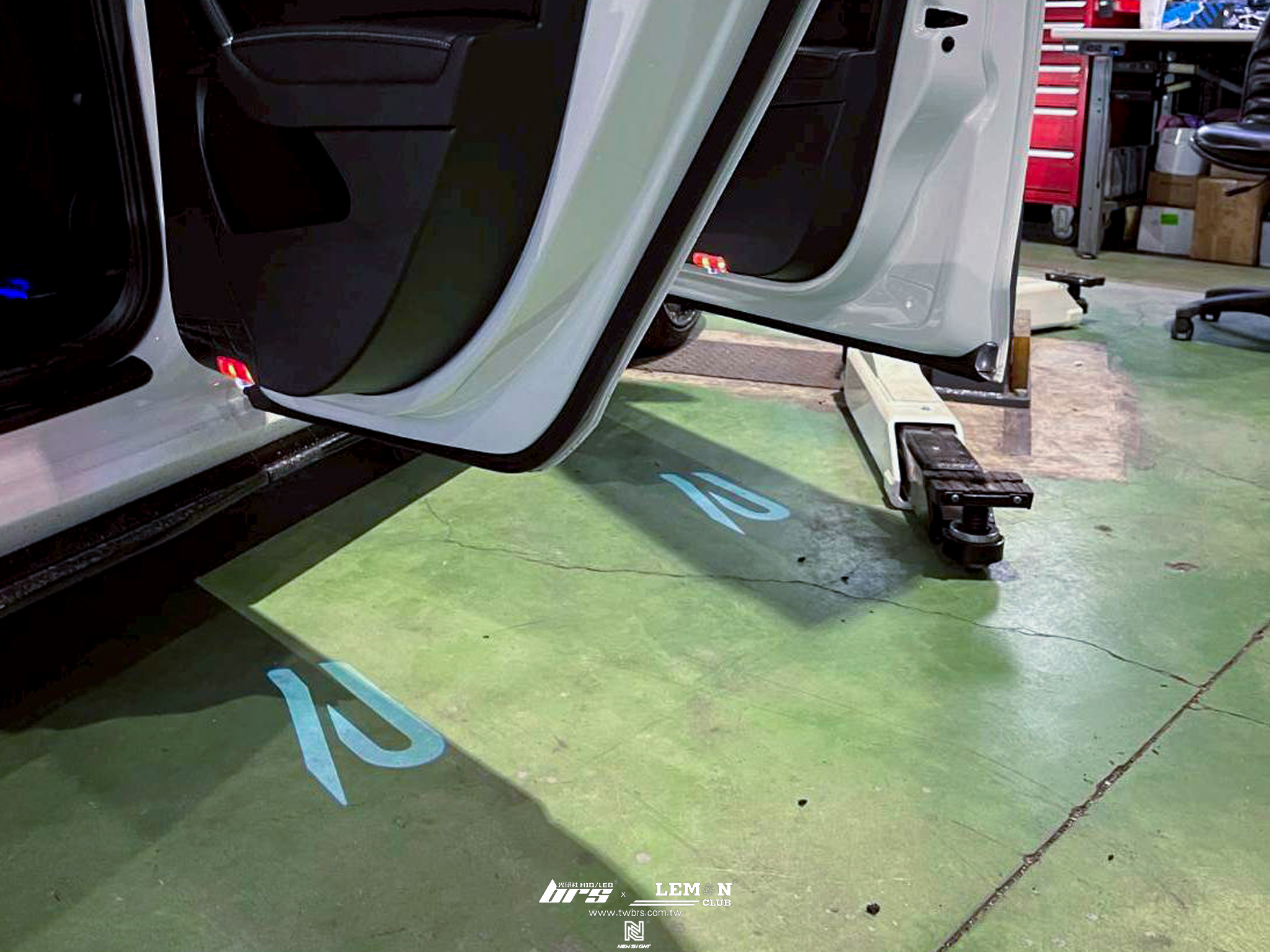 Volkswagen Golf 7.5 安裝 Forge TSI 專用洩壓閥+投射式門邊燈