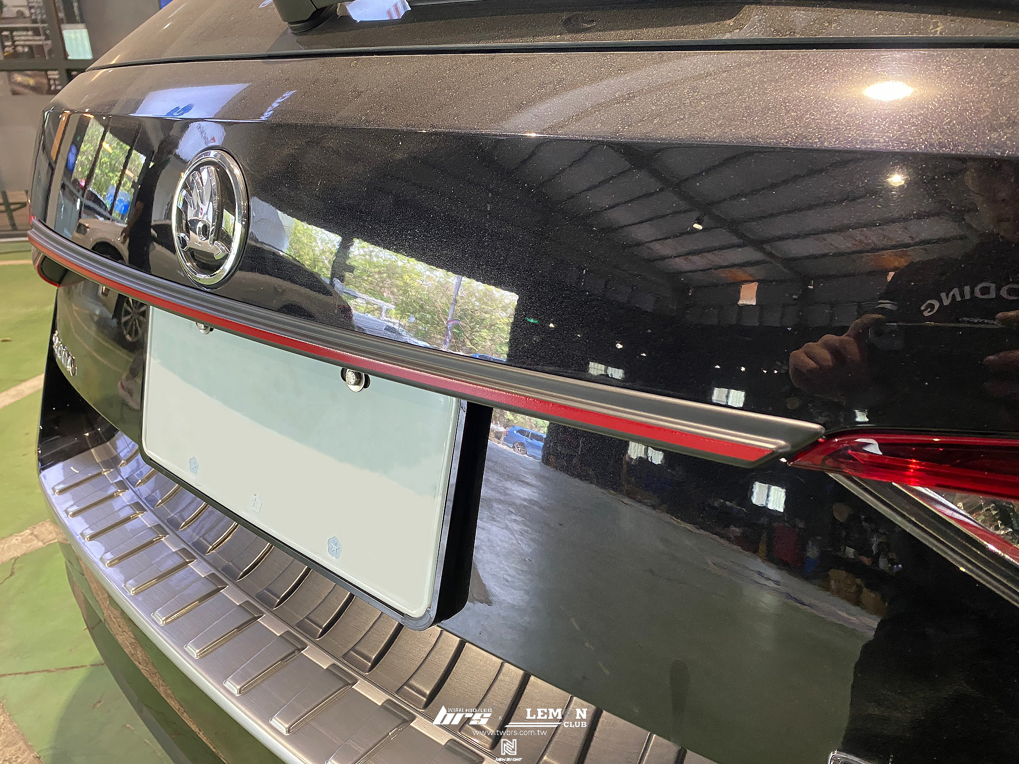 Skoda Superb L&K 安裝 貫穿尾燈