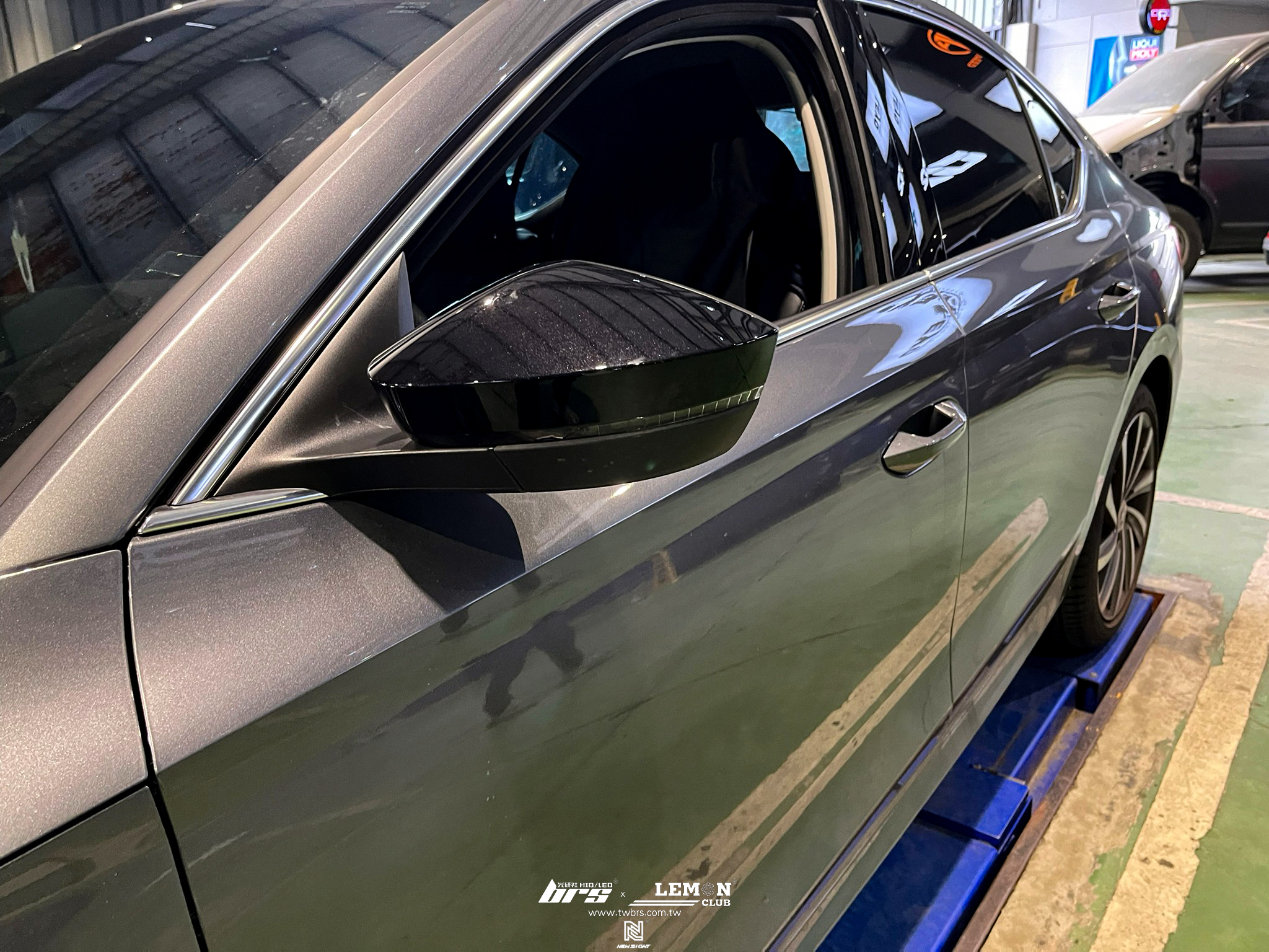 Skoda Octavia 安裝 保桿防跳石網+亮黑水箱罩框+亮黑盲點後視鏡蓋+MAXTON鴨尾