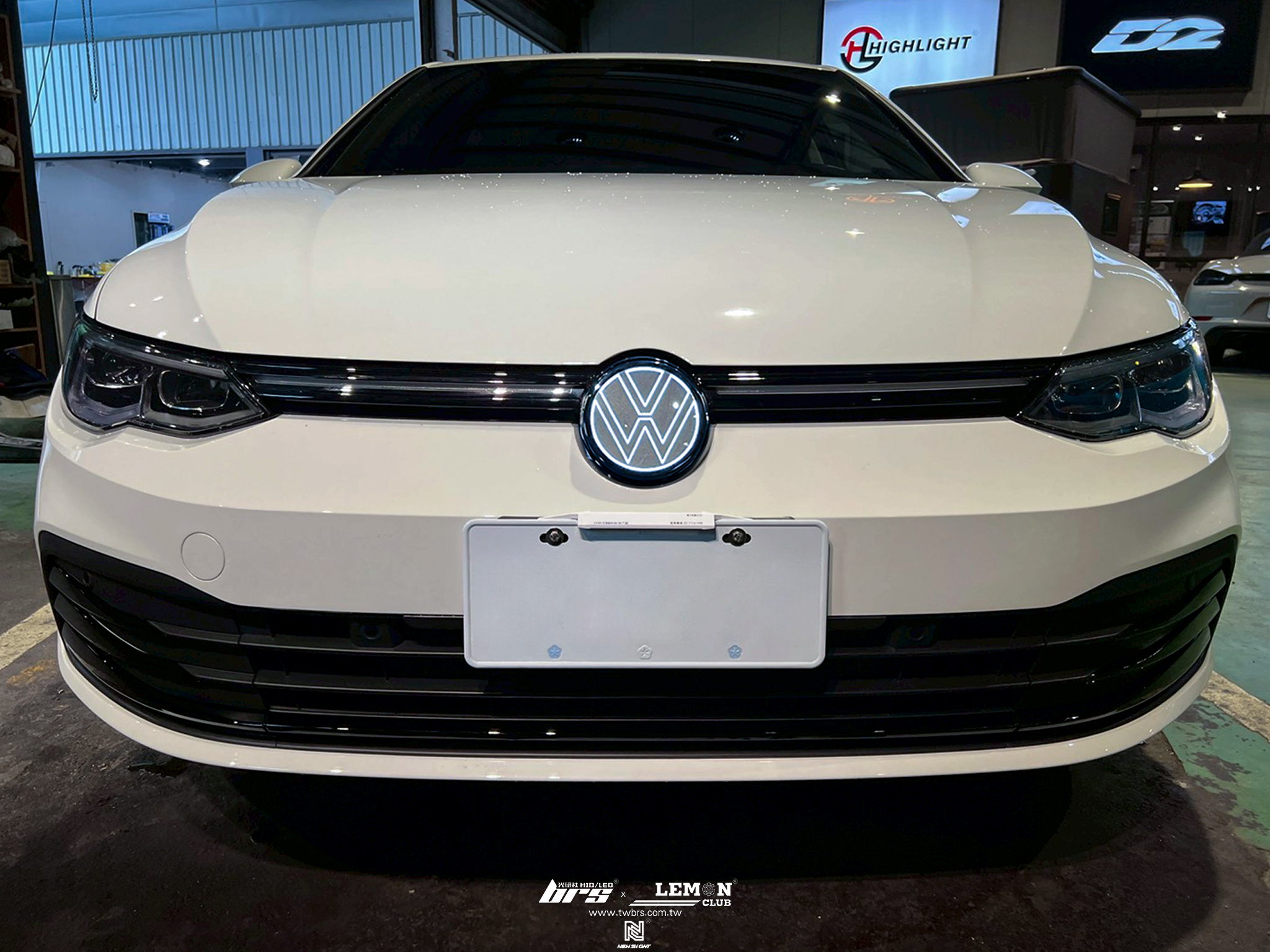 Volkswagen Golf 8 Style 安裝 副廠前保桿夜色套件-七件式+發光廠徽