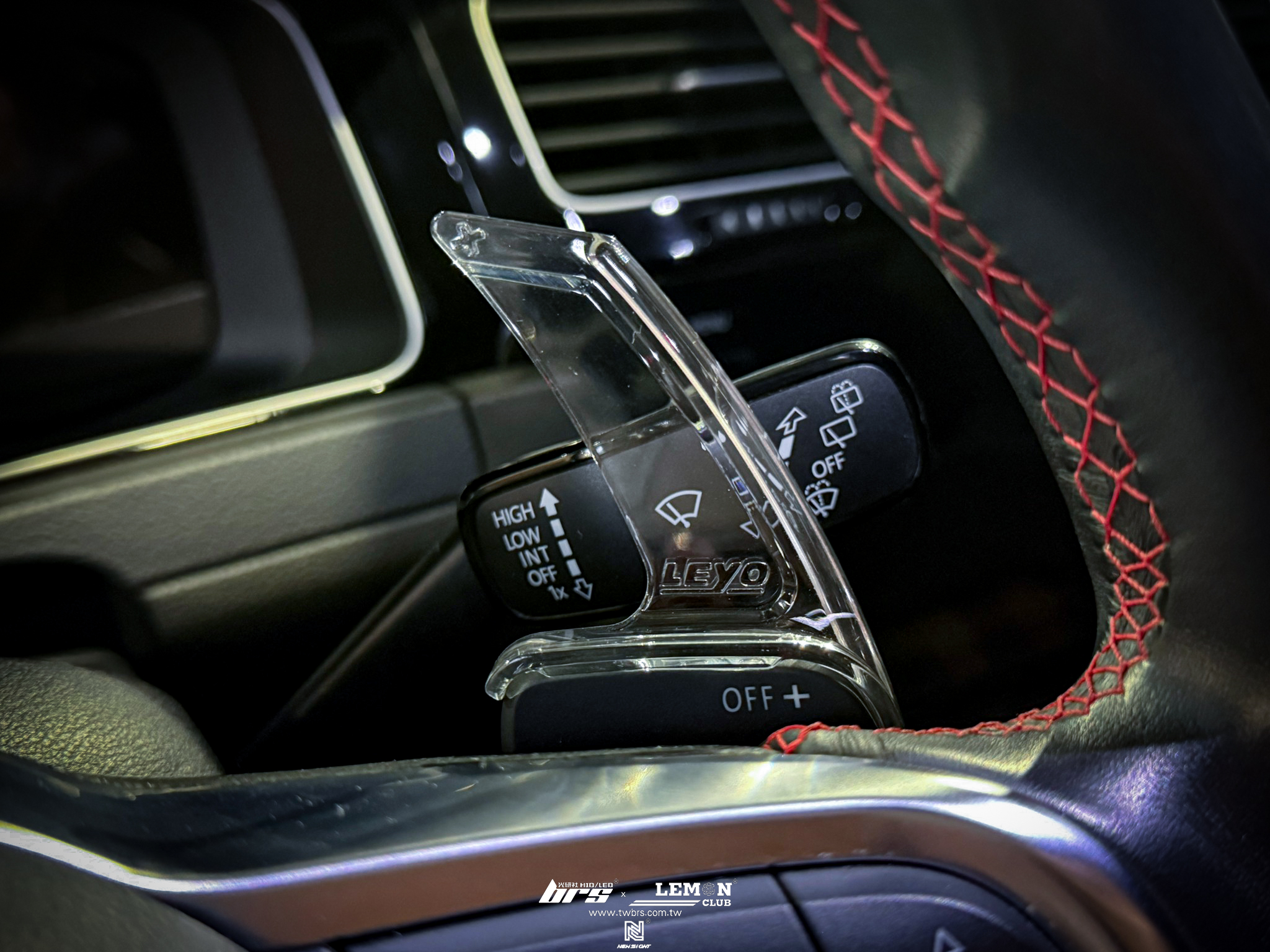 Volkswagen Golf 7.5 GTI 安裝 LEYO透明換檔撥片+類MAX後下擾流