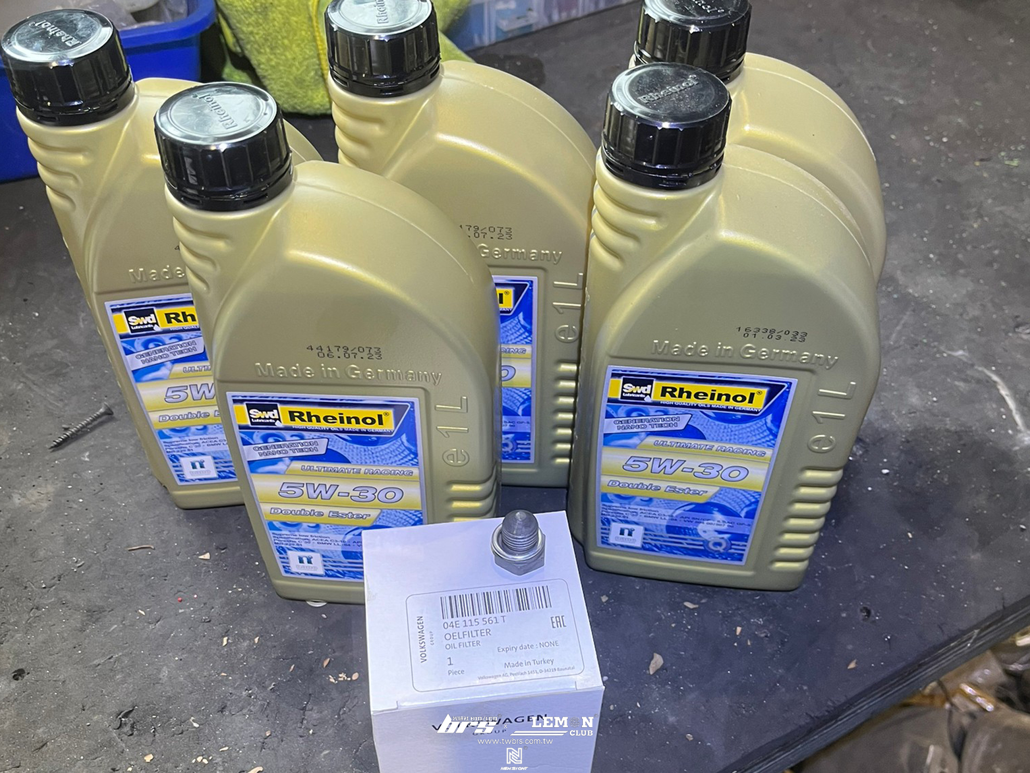 Skoda Octavia 保養(德國Rheinol萊茵機油5W30+原廠機油芯+原廠洩油螺絲+原廠洩油螺絲墊片)