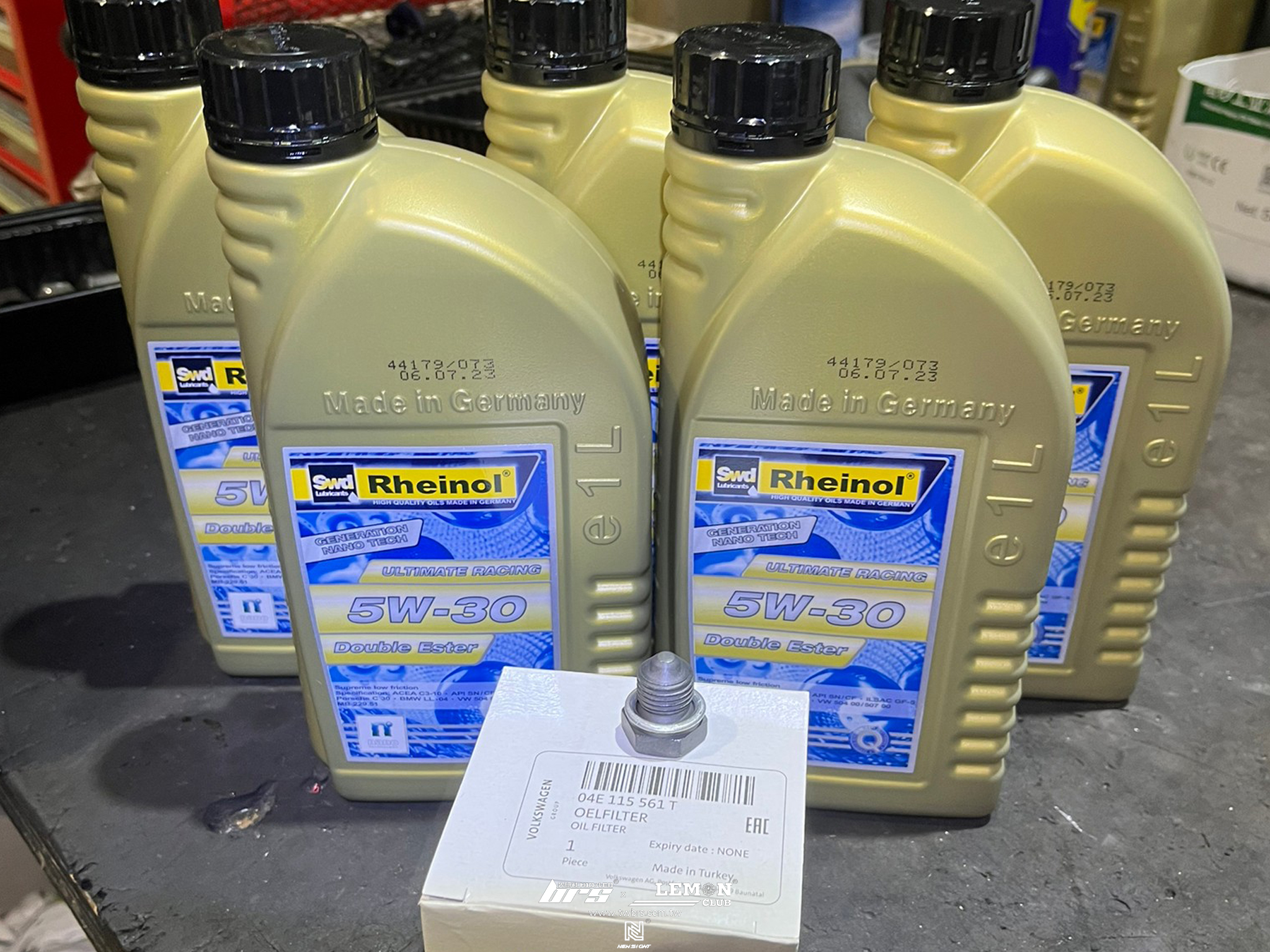 Skoda Superb 保養(德國Rheinol萊茵機油5W30+原廠機油芯+原廠洩油螺絲+原廠洩油螺絲墊片)