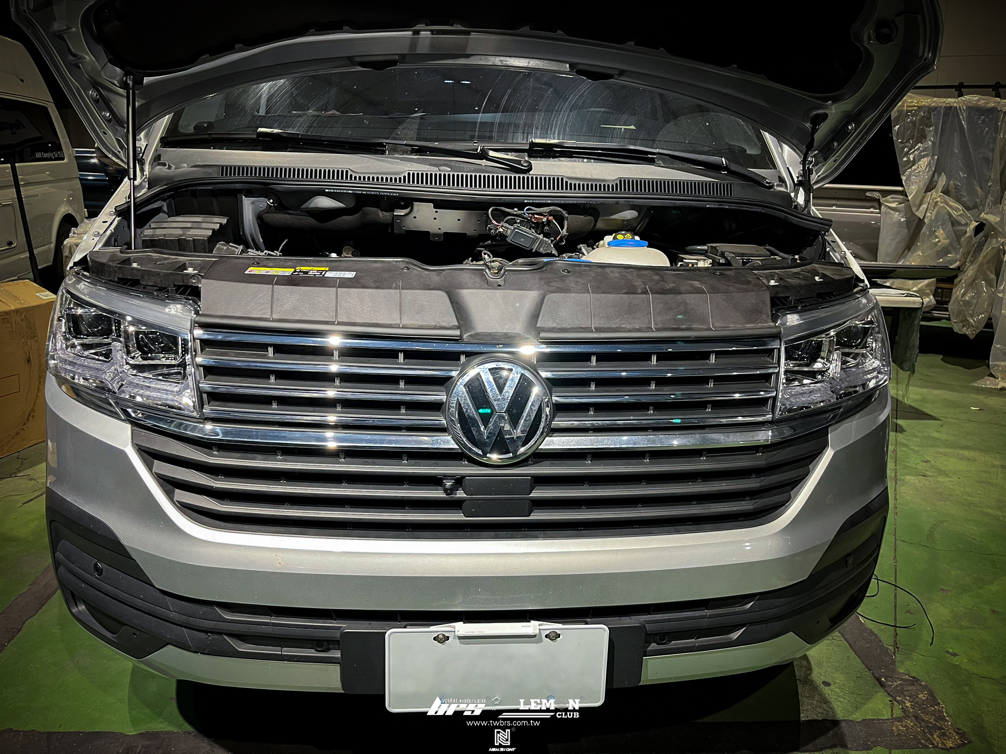 Volkswagen T6.1 安裝 電動滑門+LED流水尾燈+全LED魚眼大燈