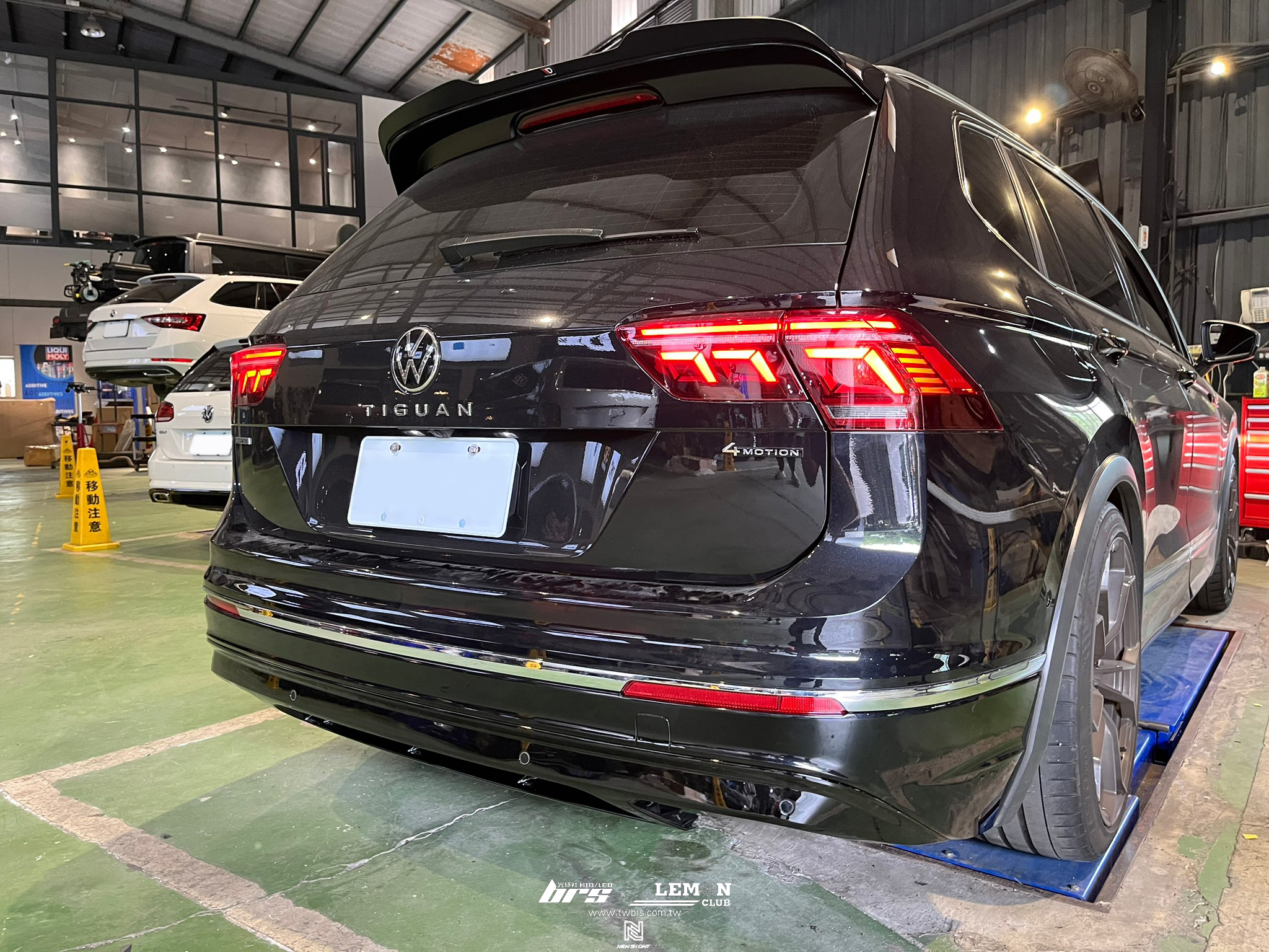 Volkswagen New Tiguan Allspace 安裝 19年式原廠R-Line後保桿