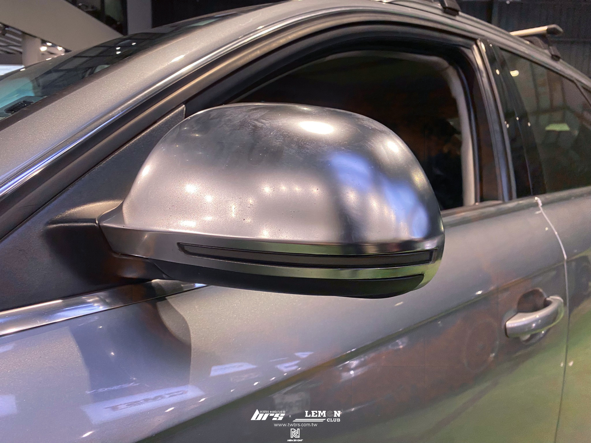 Audi A4 安裝 後視鏡流水方向燈