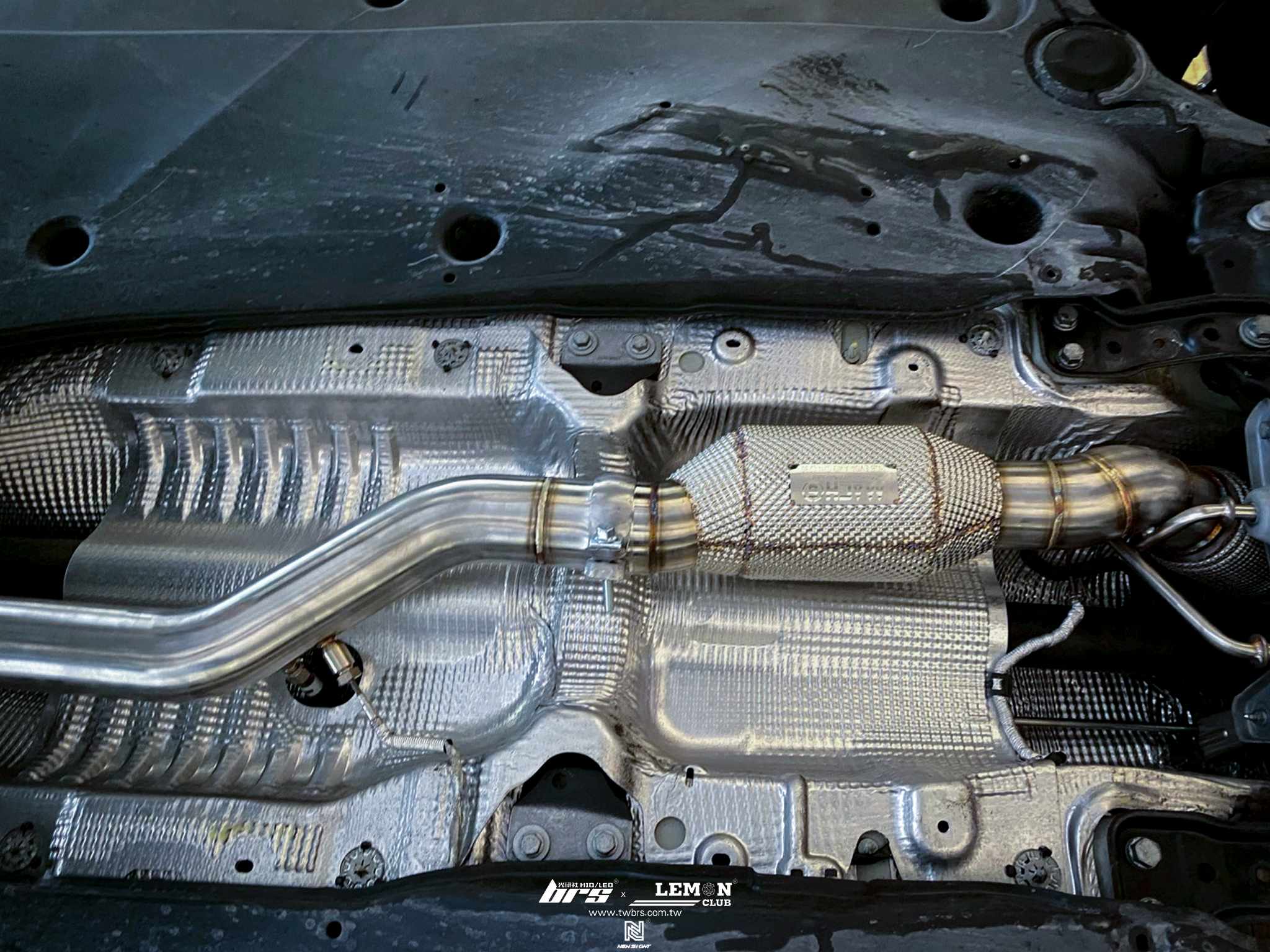 Volkswagen New Tiguan 安裝 Mach5 200鉬頭段當派+HUNTER 3D電腦四輪定位