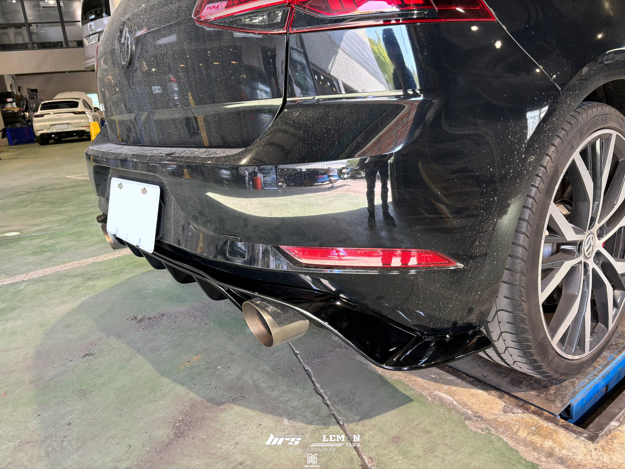 Volkswagen Golf 7.5 GTI 安裝 副廠TCR後下擾流+副廠TCR側裙