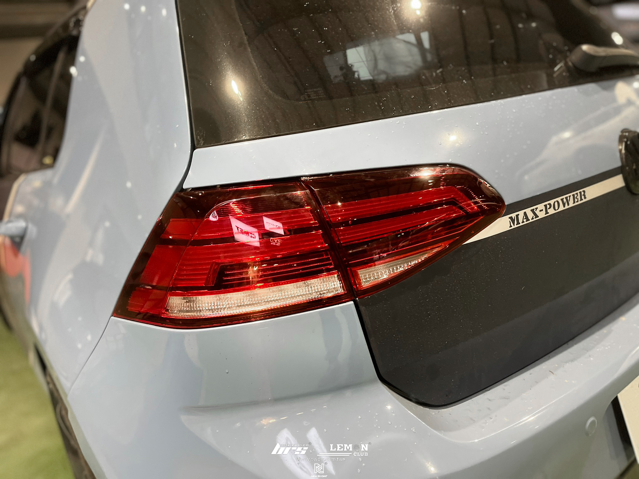 Volkswagen Golf 7 安裝 7改7.5銀線魚眼大燈總成+大燈HIGHLIGHT SE款(一般款) 6000K LED+7.5 R-Line 原廠汽車尾燈