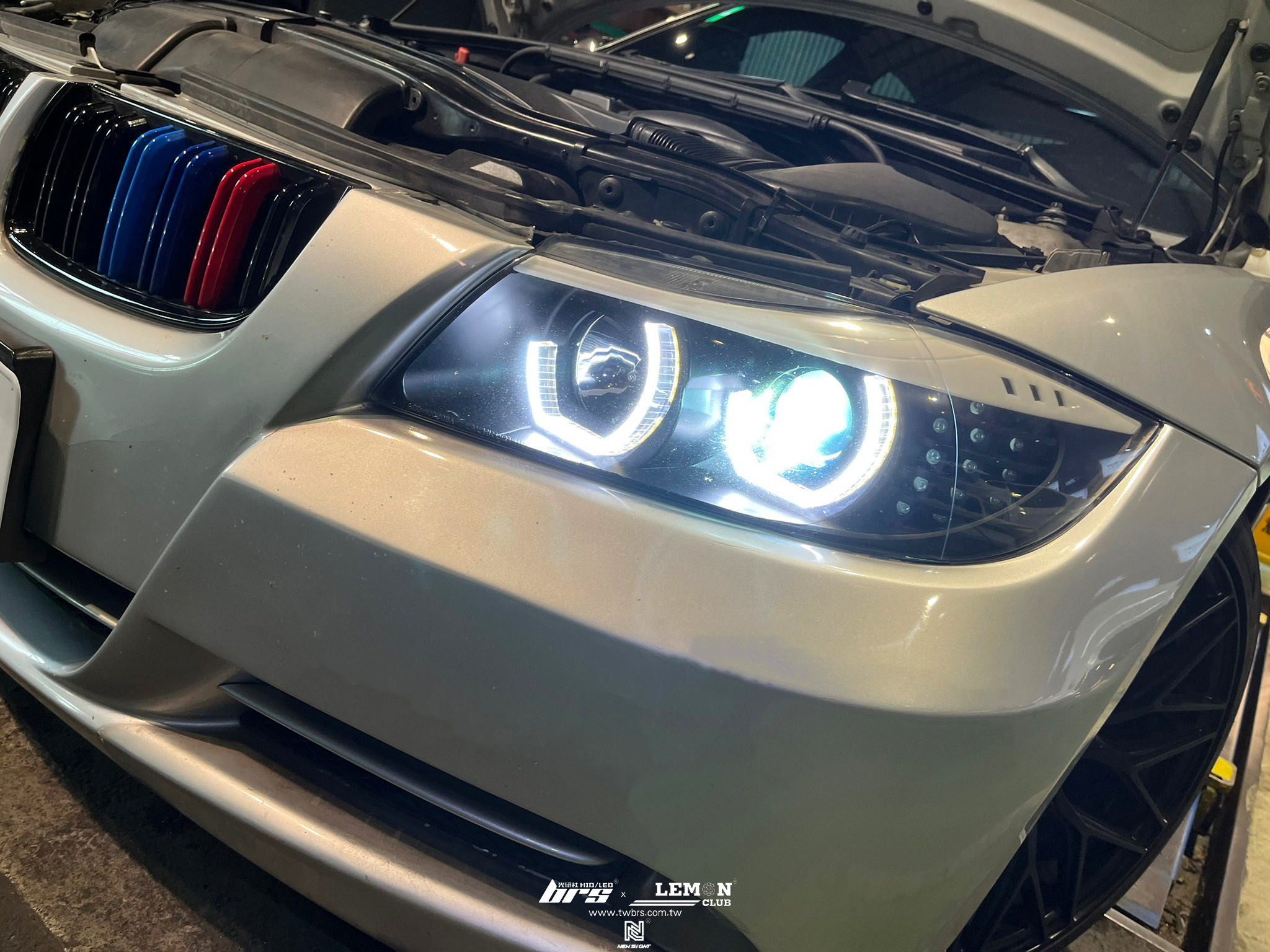 BMW E90 安裝 YEAKY大燈35W 6500K HID+T10-3030-5晶LED燈泡