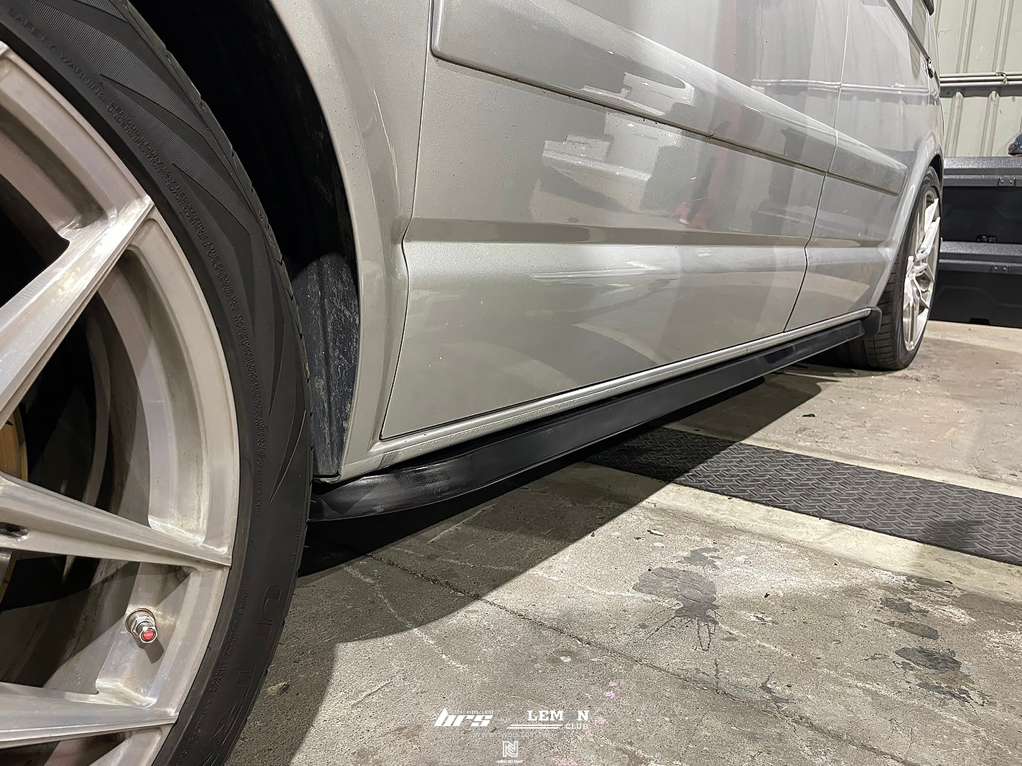 Volkswagen T6 短軸 安裝 英國風側邊防撞桿