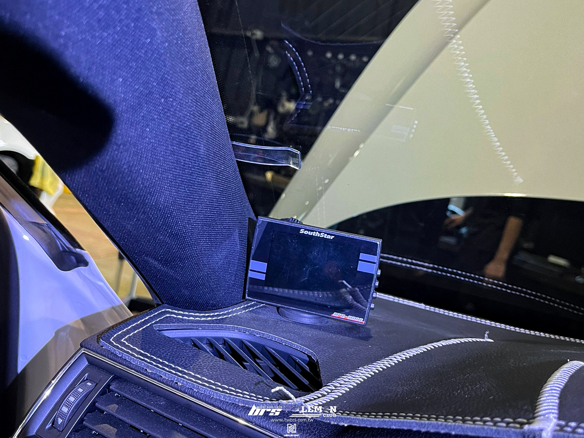 Skoda Superb 安裝 擋風玻璃票據夾+MEYLE 噴水馬達+橡皮塞+原廠油箱蓋中控馬達