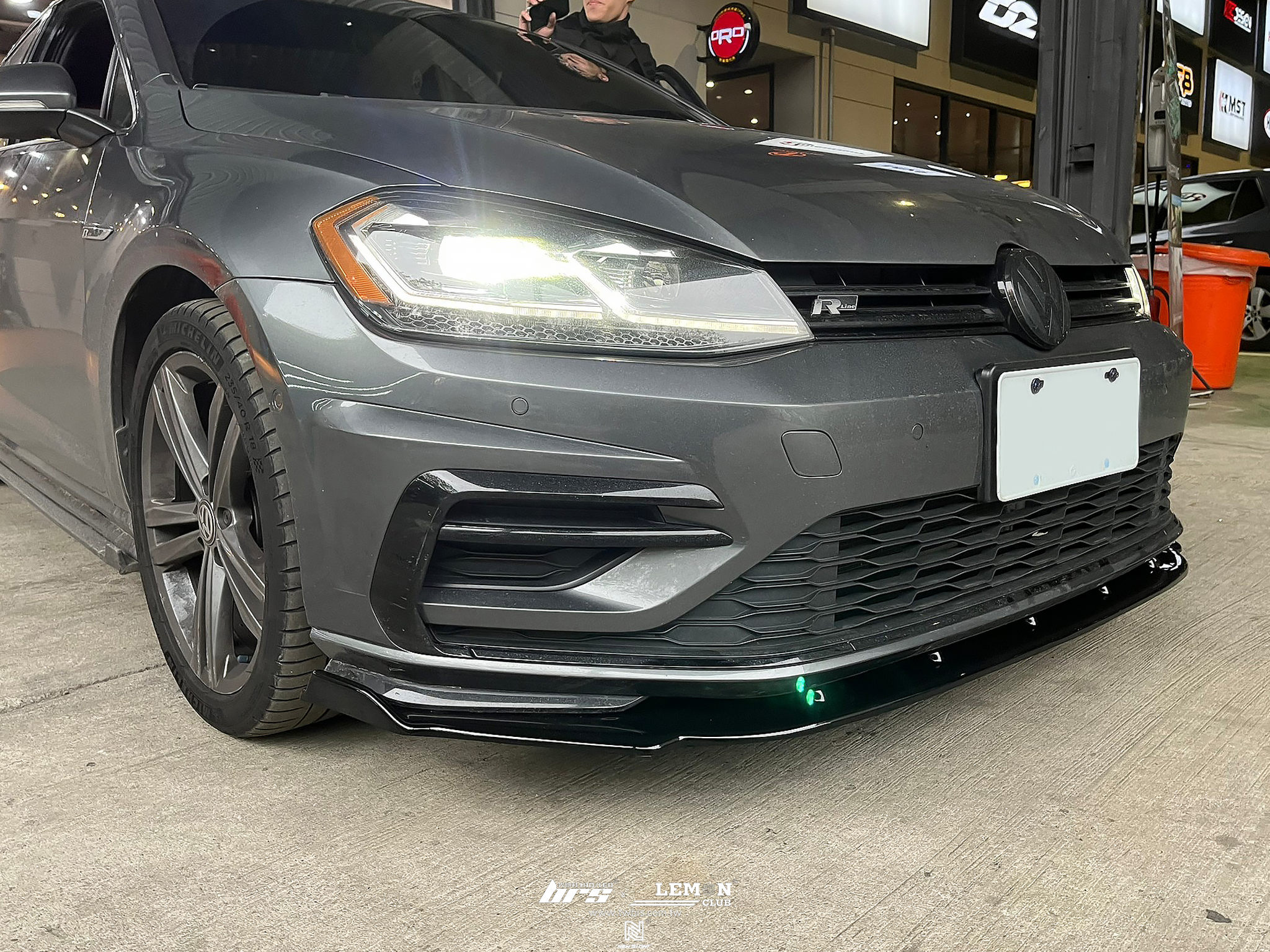 Volkswagen Golf 7.5 安裝 類MAX 7.5R-FD1 前下巴
