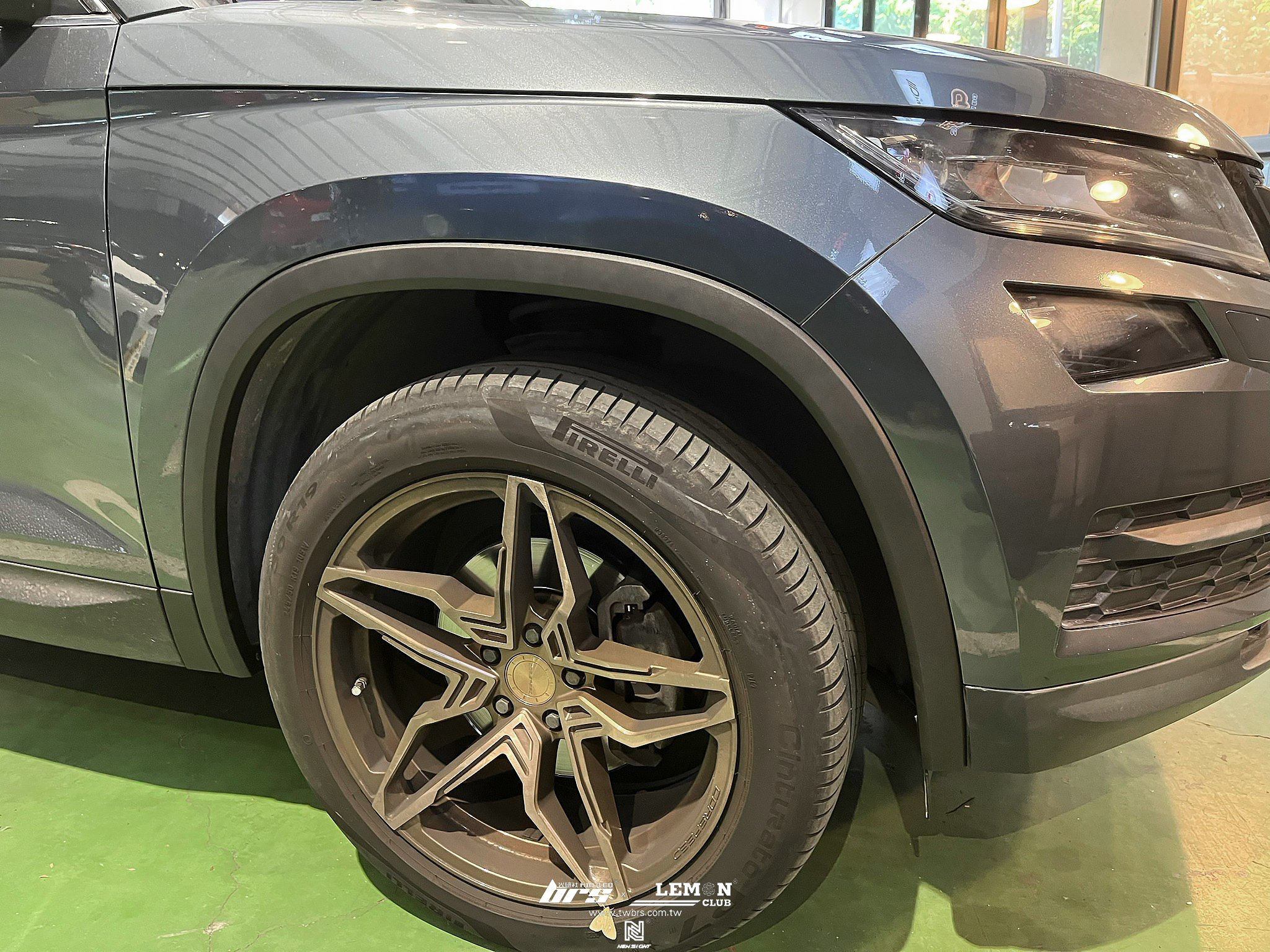 Skoda Kodiaq 安裝 水箱罩框烤漆+前保桿局部烤漆+右前輪弧