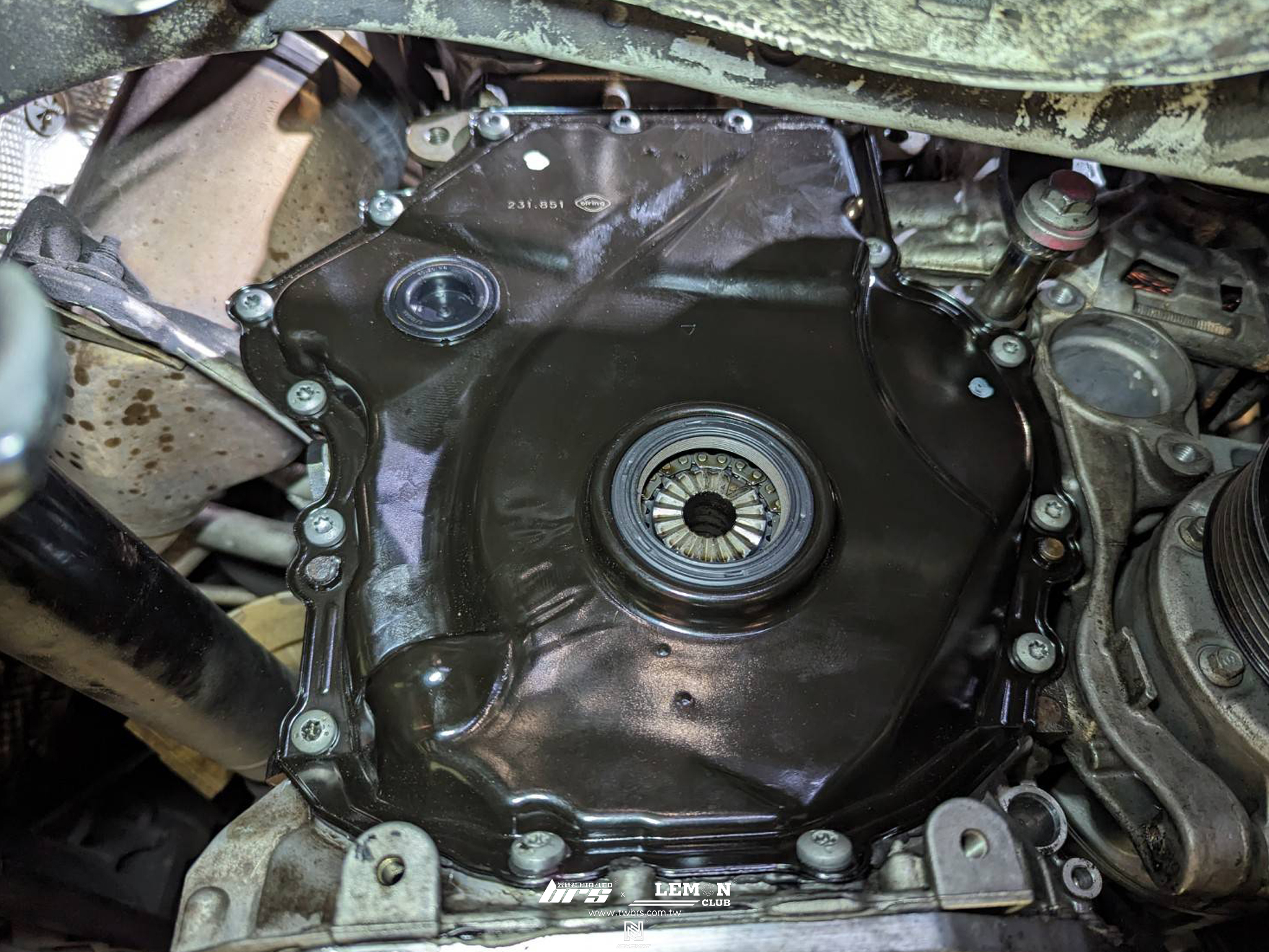 Audi A3 安裝 曲軸外蓋+油壓電磁閥