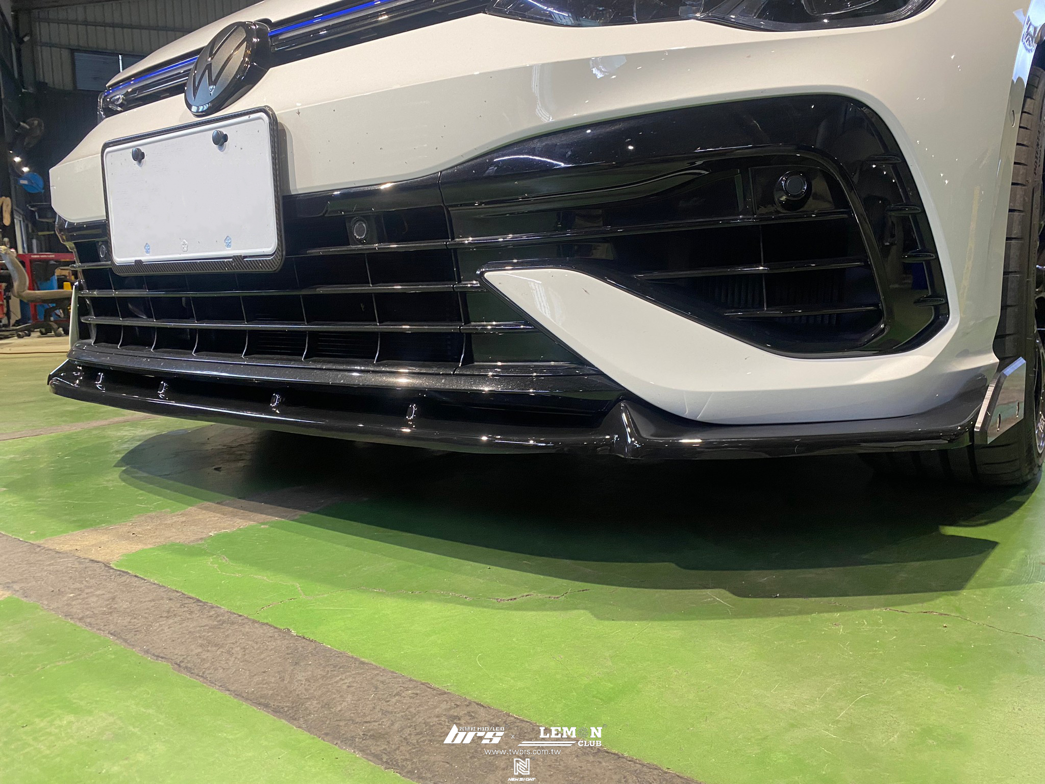 Volkswagen Golf 8R 安裝 類MAX前下巴