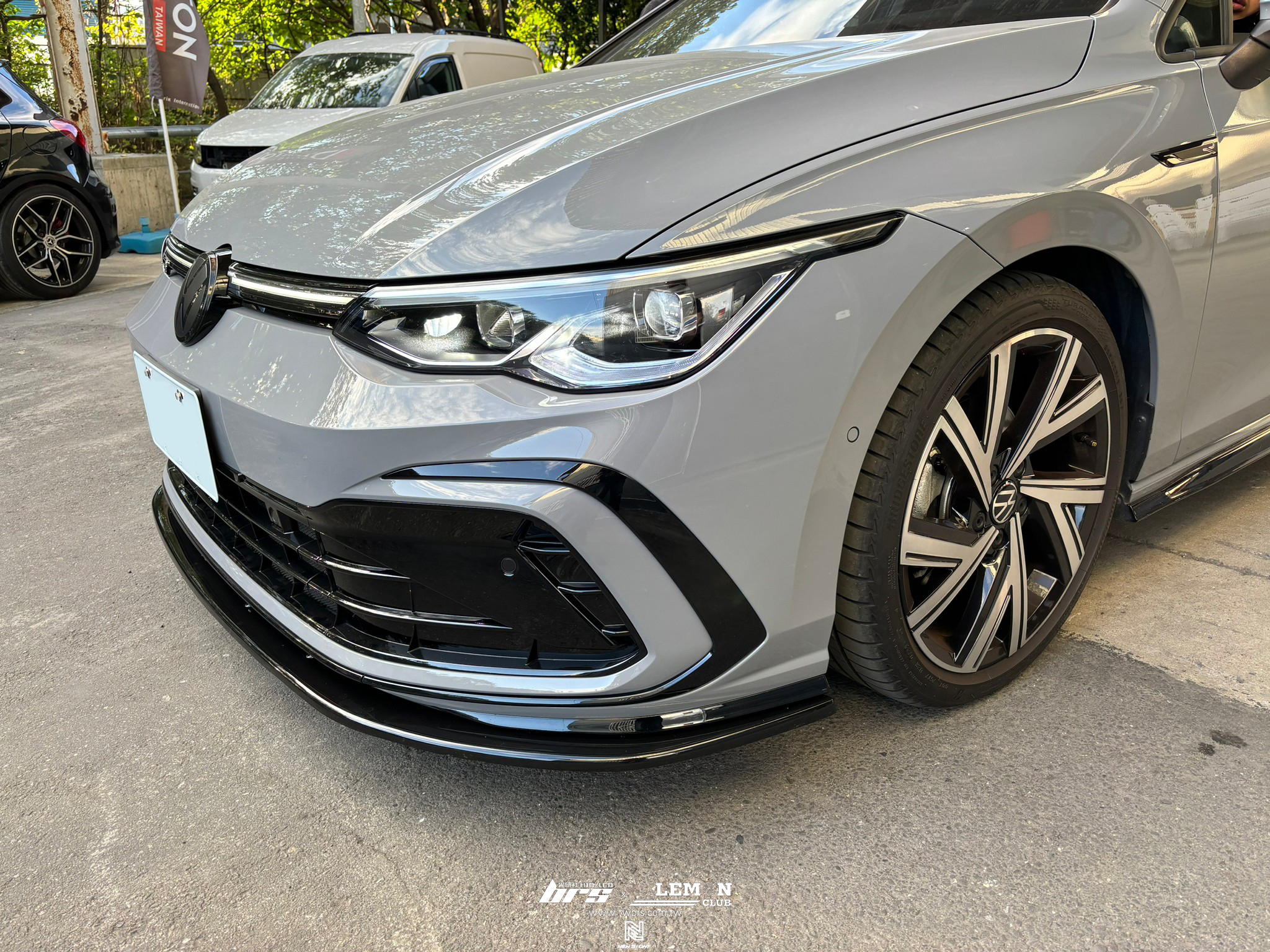 Volkswagen Golf 8 R-Line 安裝 類Max前下巴