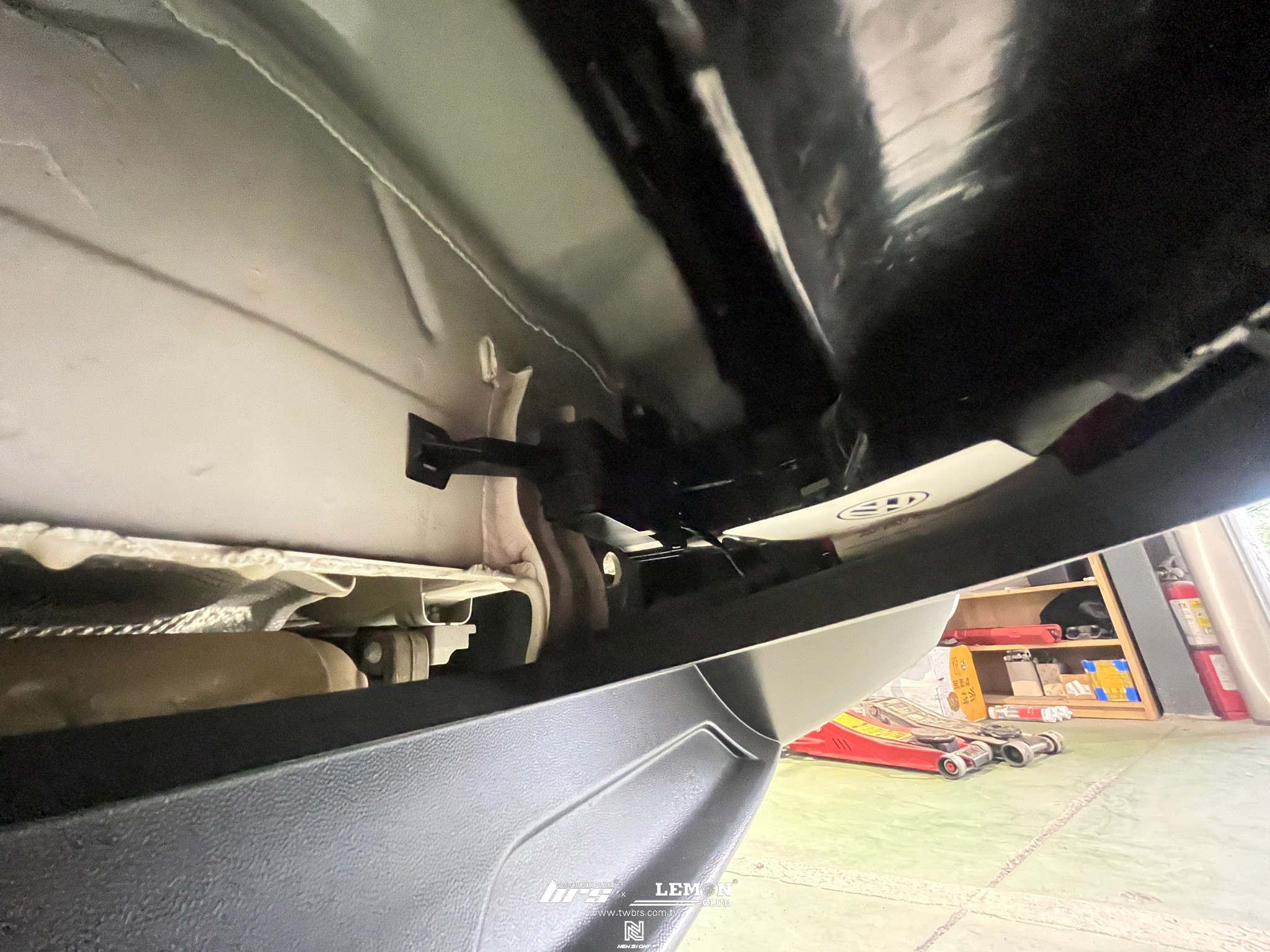 Volkswagen New Tiguan 安裝 原廠直接式胎壓系統搭配ORO金屬黑氣嘴