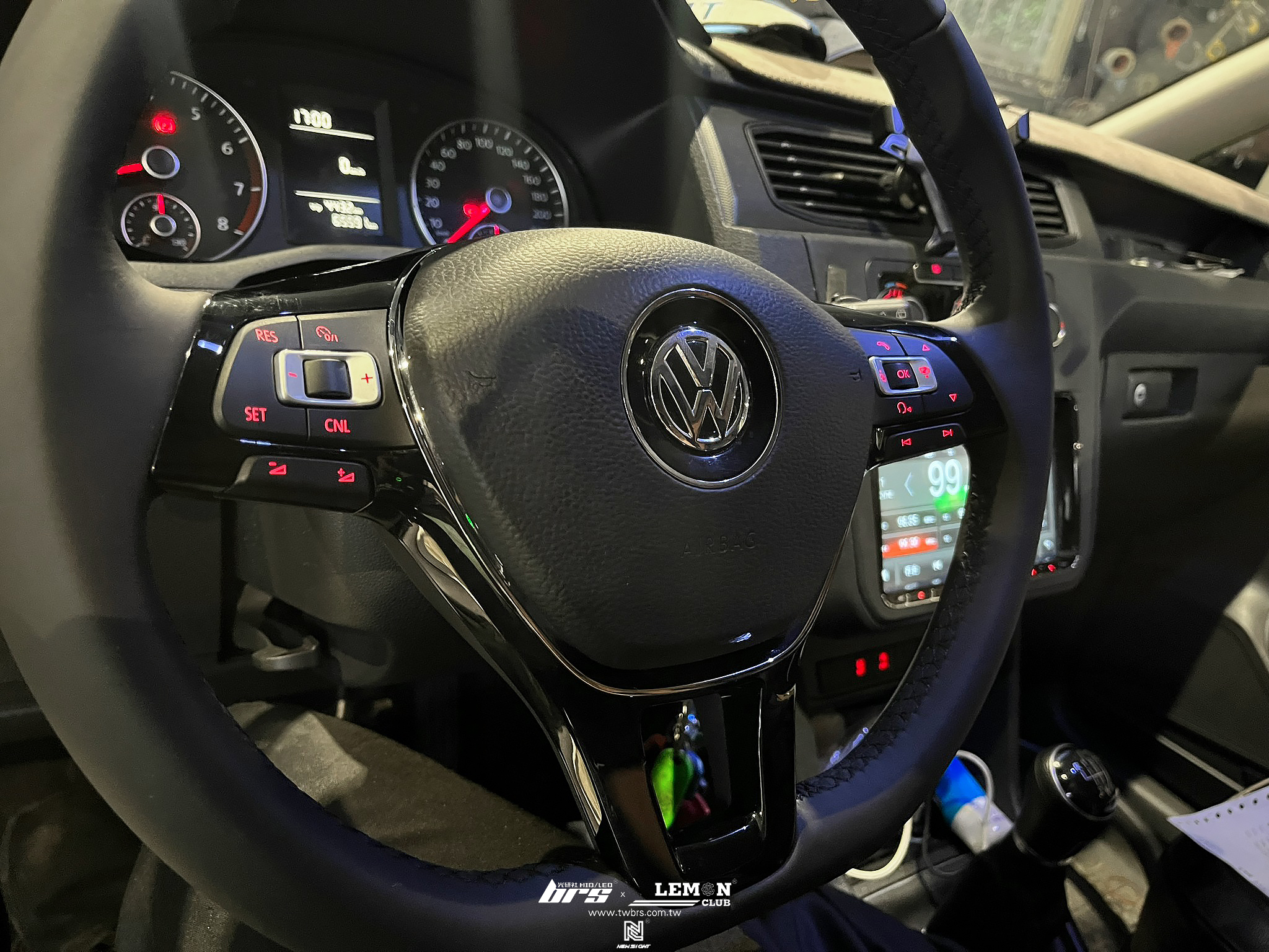 Volkswagen Caddy 安裝 原廠多功能方向盤