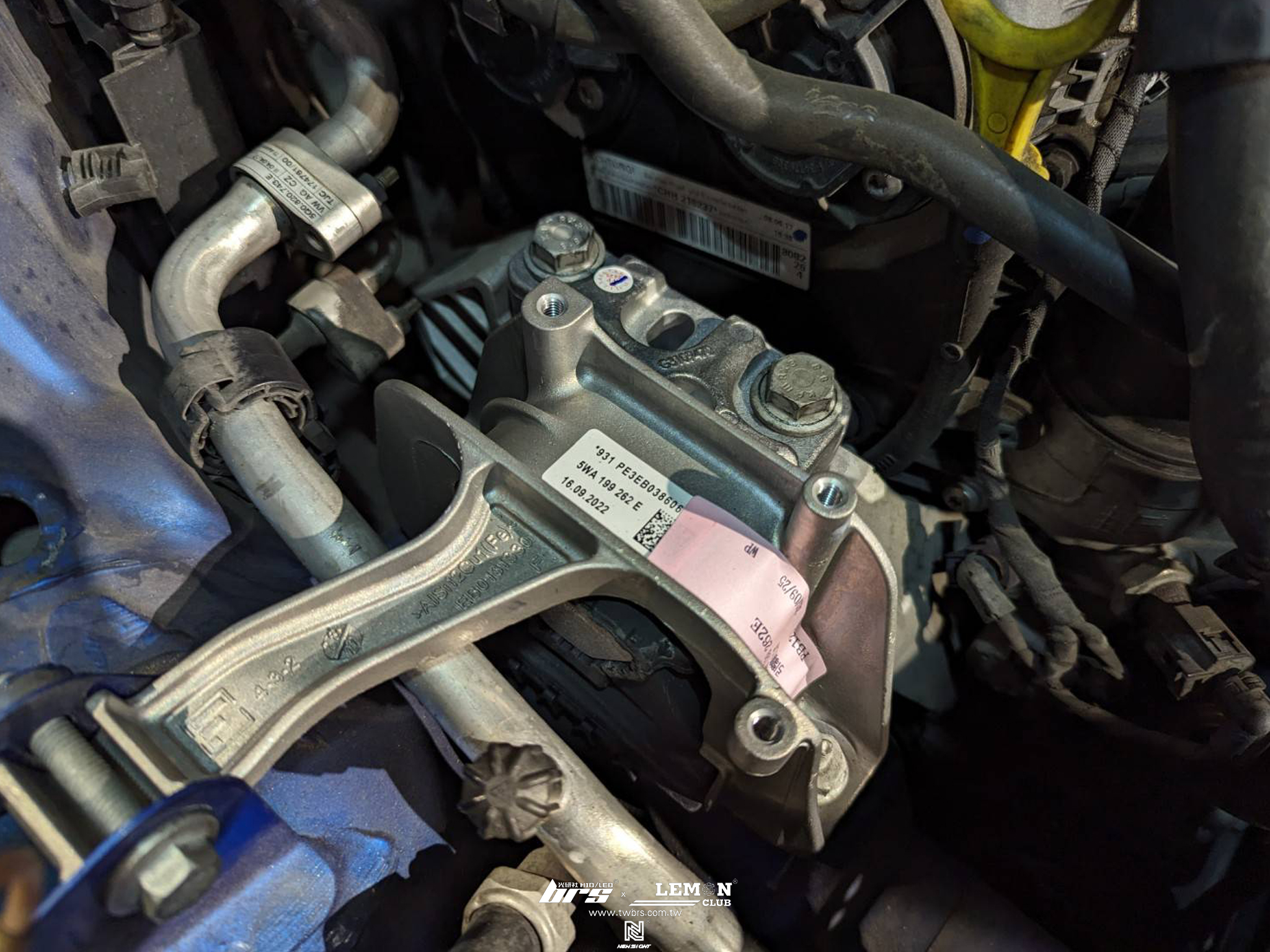 Skoda Octavia 保養 變速箱腳更換+引擎腳更換