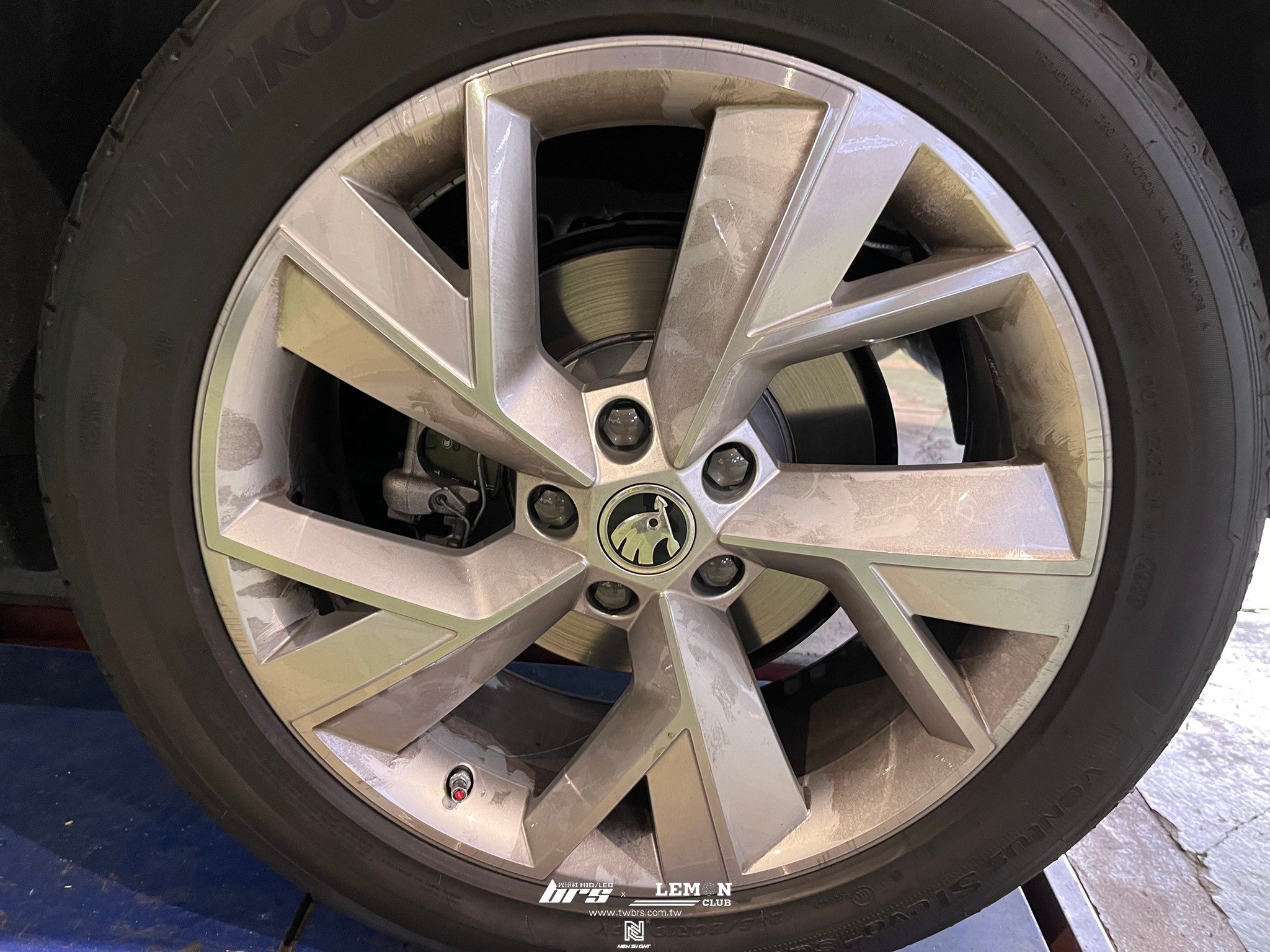 Skoda Kodiaq 安裝 原廠直接式胎壓系統搭配ORO金屬銀氣嘴