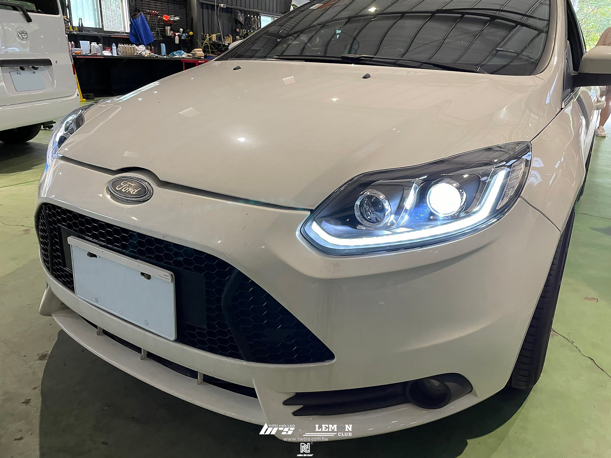 Ford Focus MK3 安裝 魚眼大燈總成