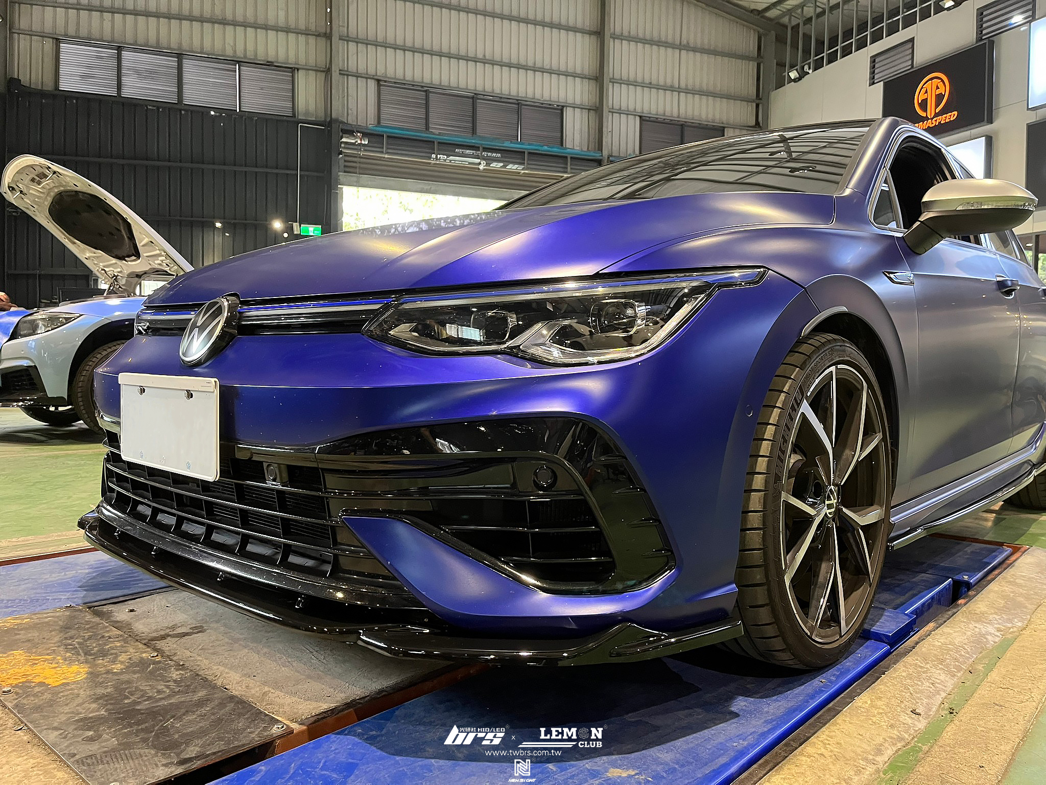 Volkswagen Golf 8 R 安裝 類MAX前下巴+類MAX側裙