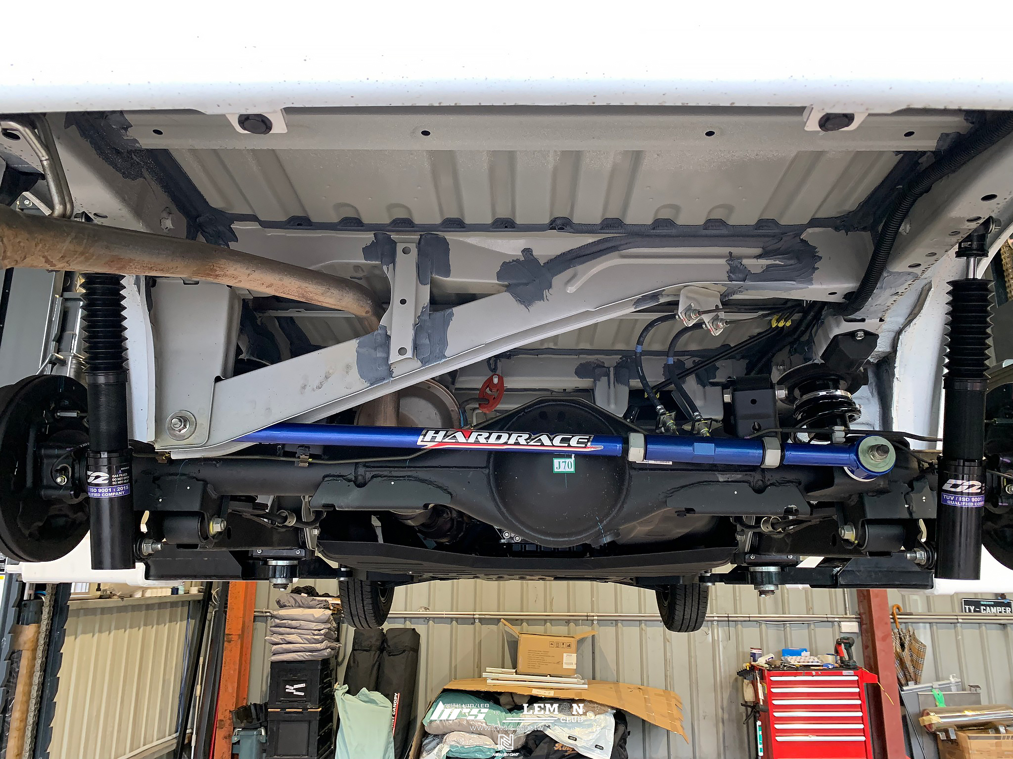 Toyota Town Ace 安裝 D2避震器+HARDRACE 後側第五連桿+HARDRACE 後彈簧緩衝塊