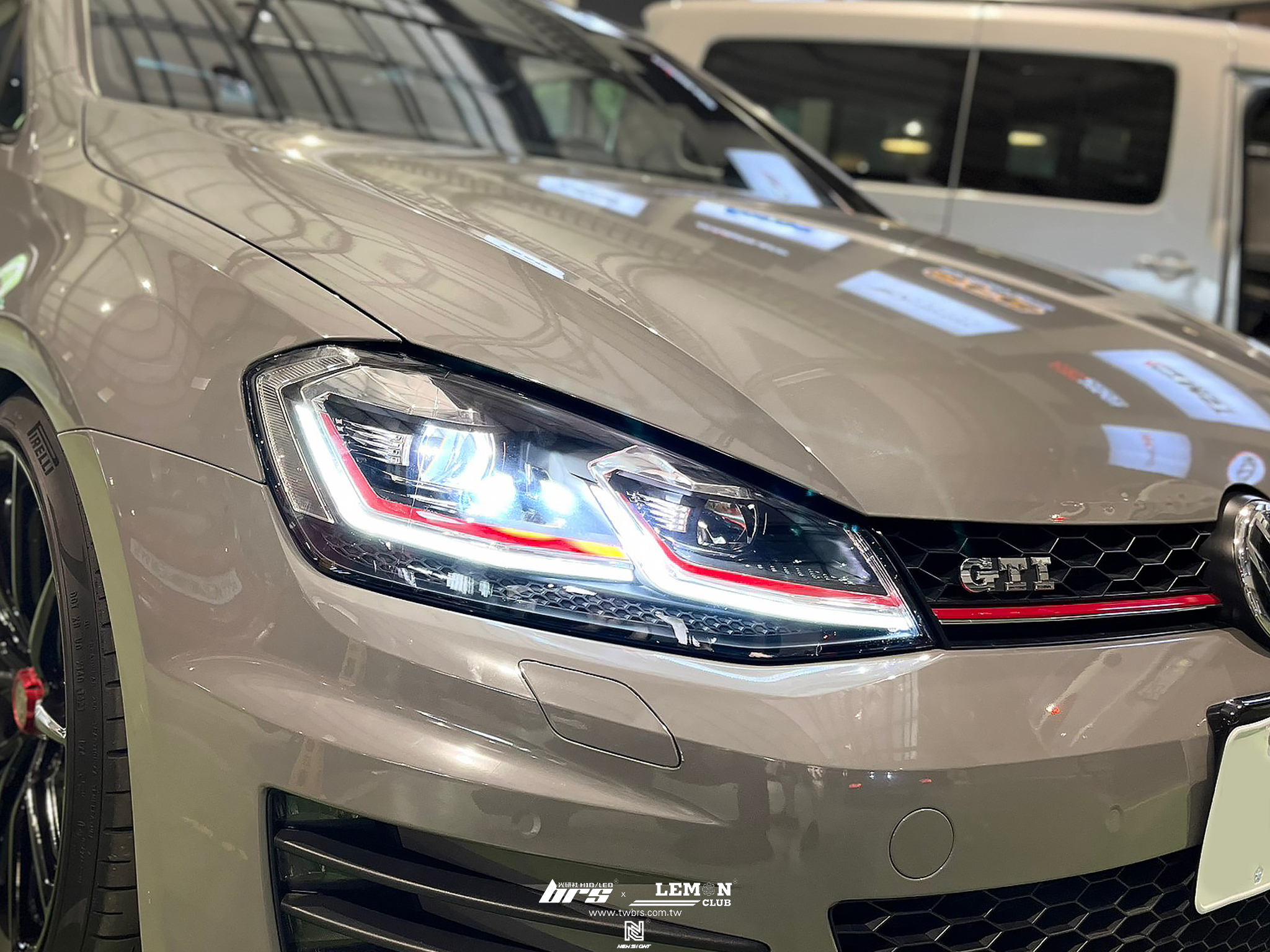 Volkswagen Golf 7 GTI 安裝 7改7.5紅線魚眼大燈總成+大燈HIGHLIGHT SE款(一般款) 6500K LED