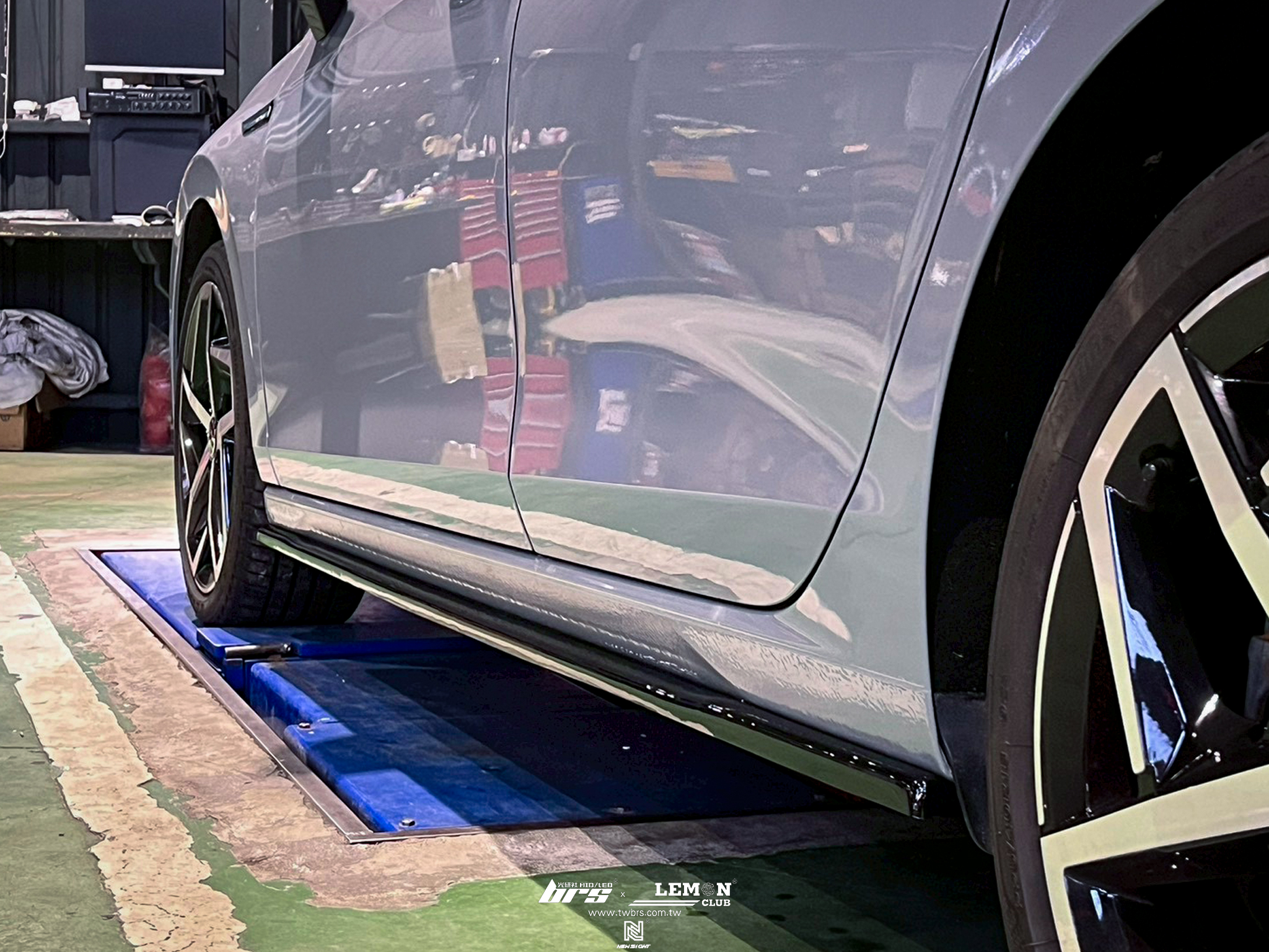 Volkswagen Golf 8 安裝 類MAX側裙+類MAX鴨尾